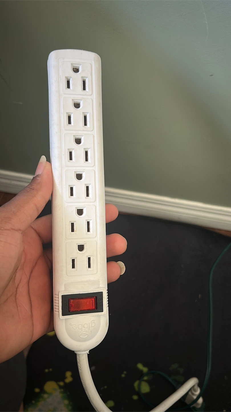 Globe 6-Outlet Power Strip