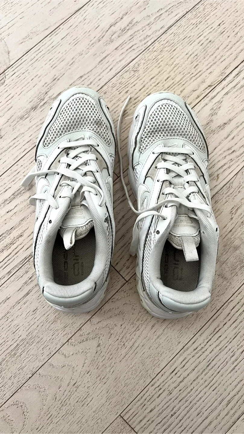 Nike Women’s Zoom Air Sneakers - size 8.5 image indicator(3)