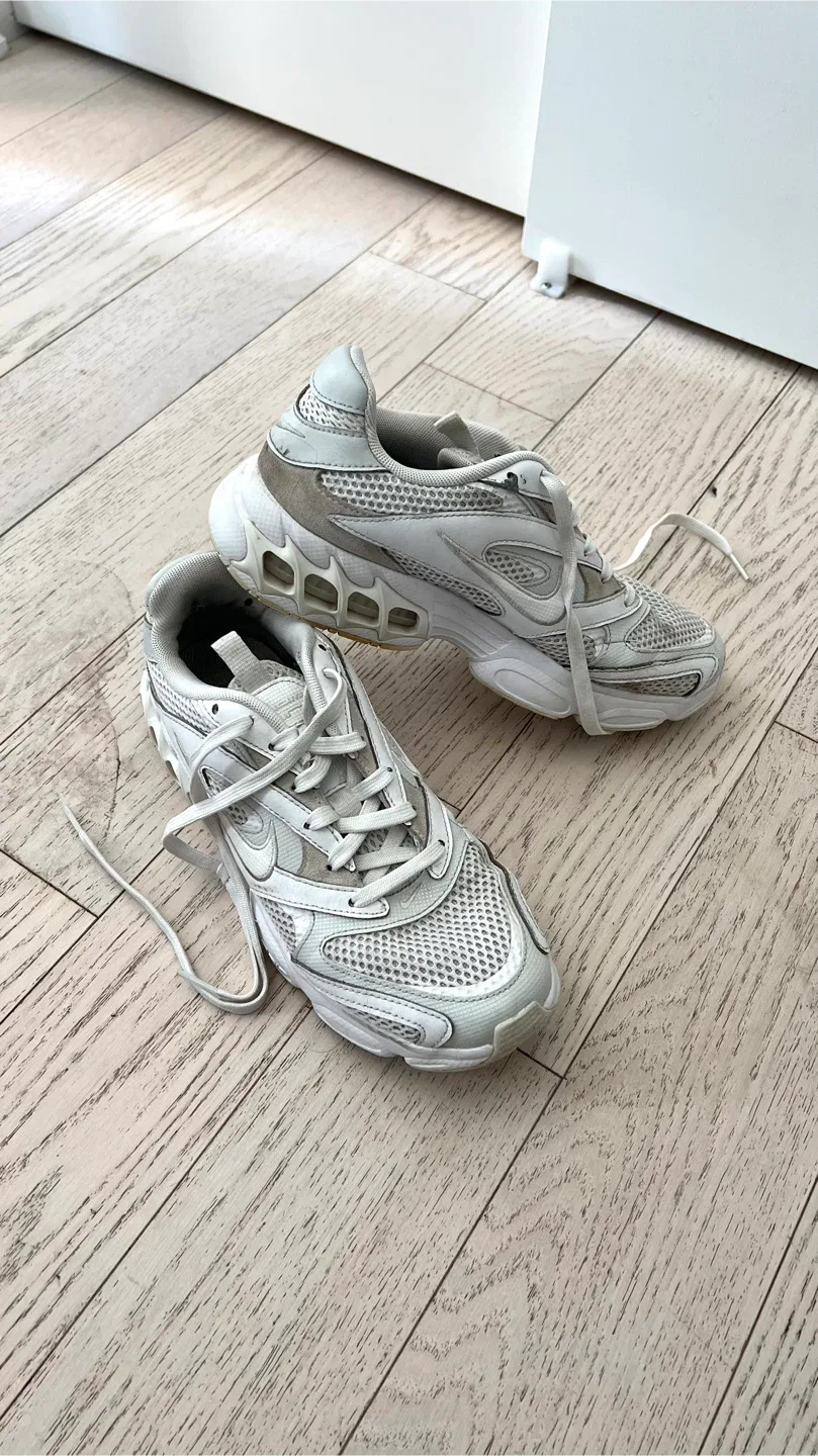 Nike Women’s Zoom Air Sneakers - size 8.5 image indicator(2)