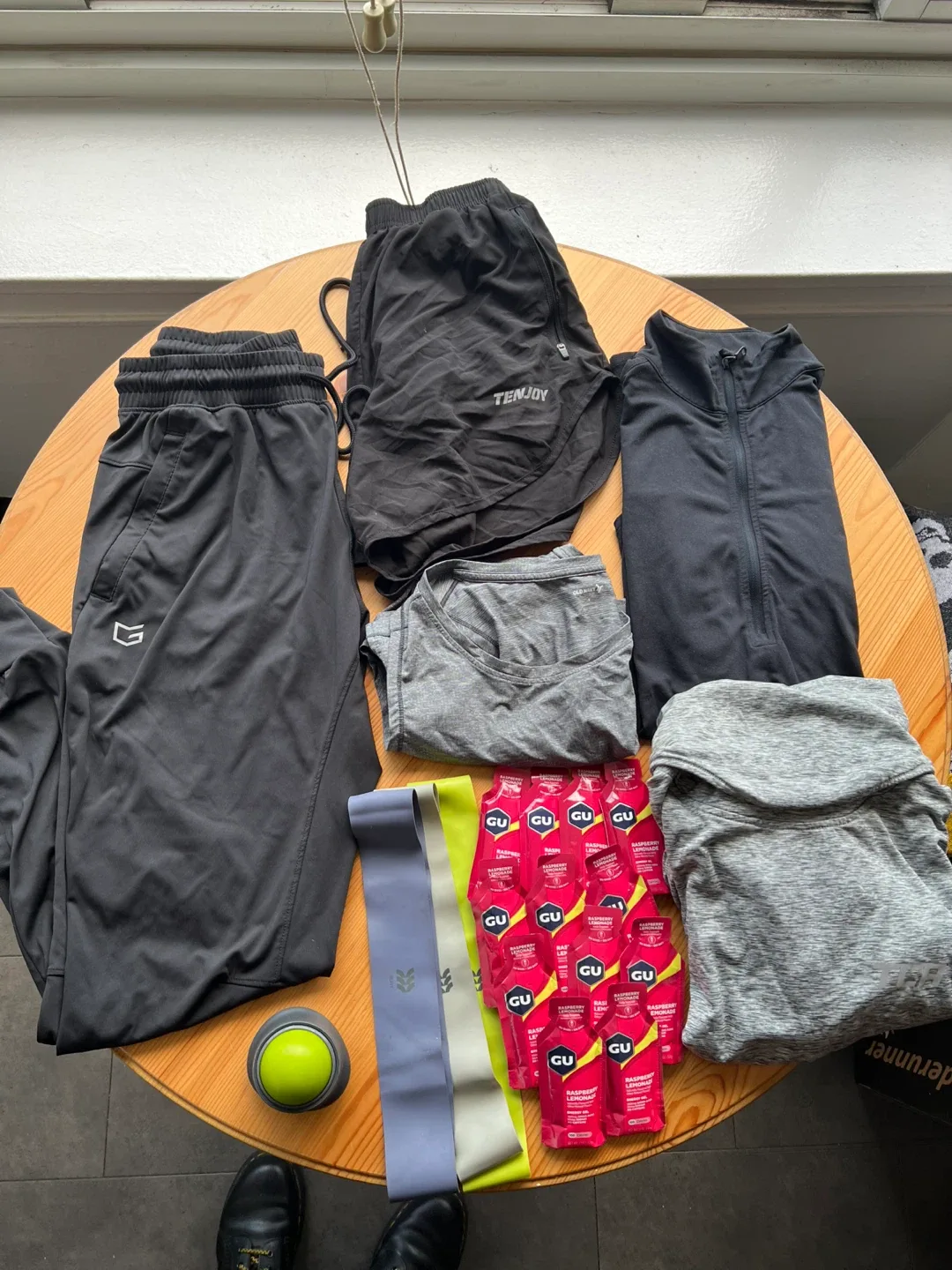 Running Gear / CHECK PHOTOS / MOVING OUT SALE ✈️ thumbnail