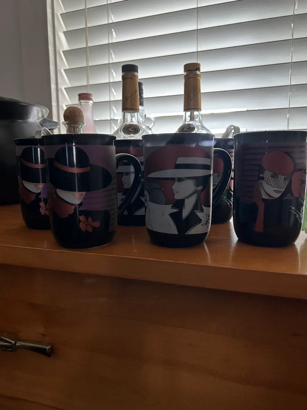 Vintage set of 8 Patrick Nagel artsy mugs image indicator(2)