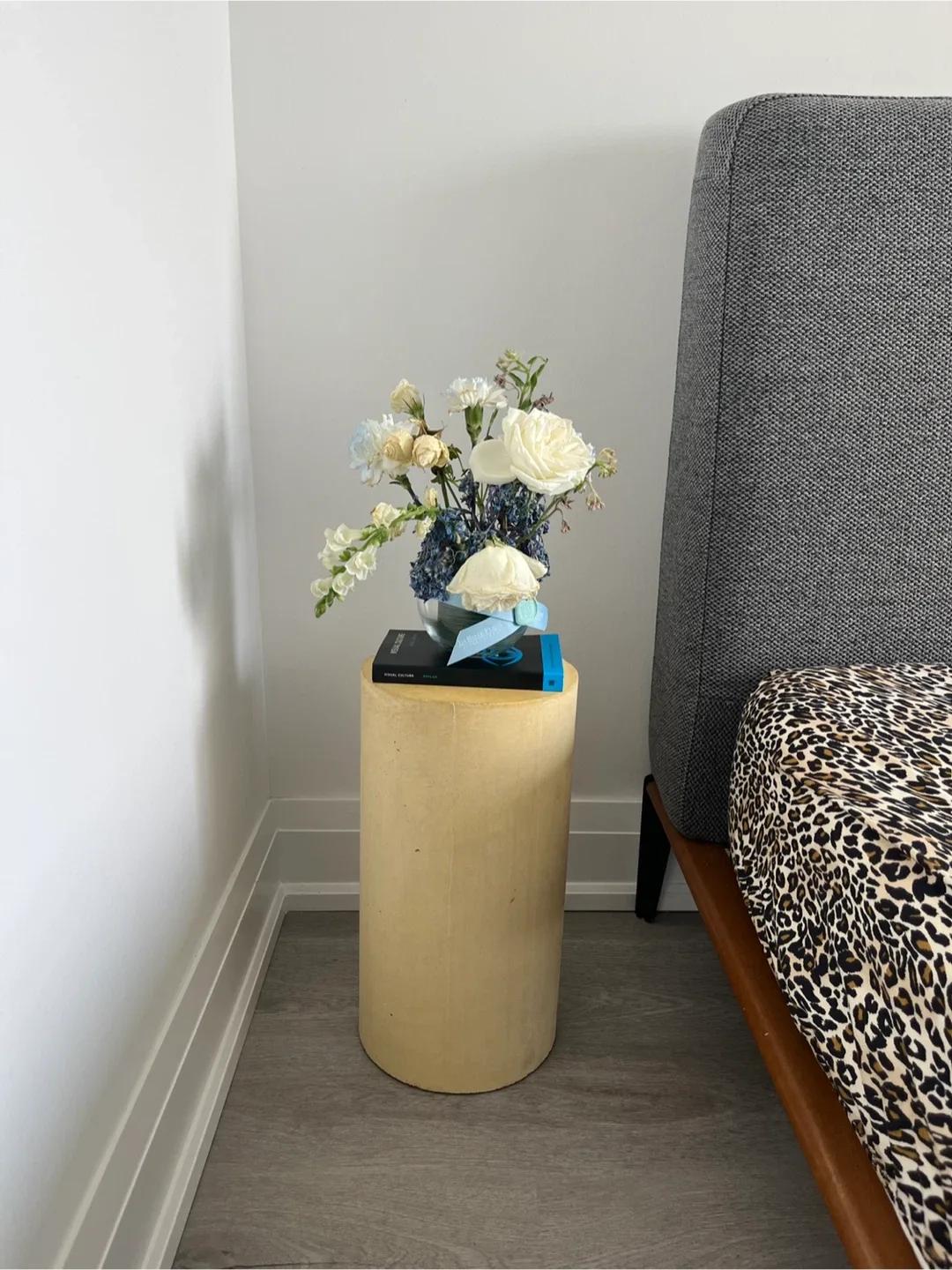 Solid Concrete Side Table / Column in Pastel image indicator(2)