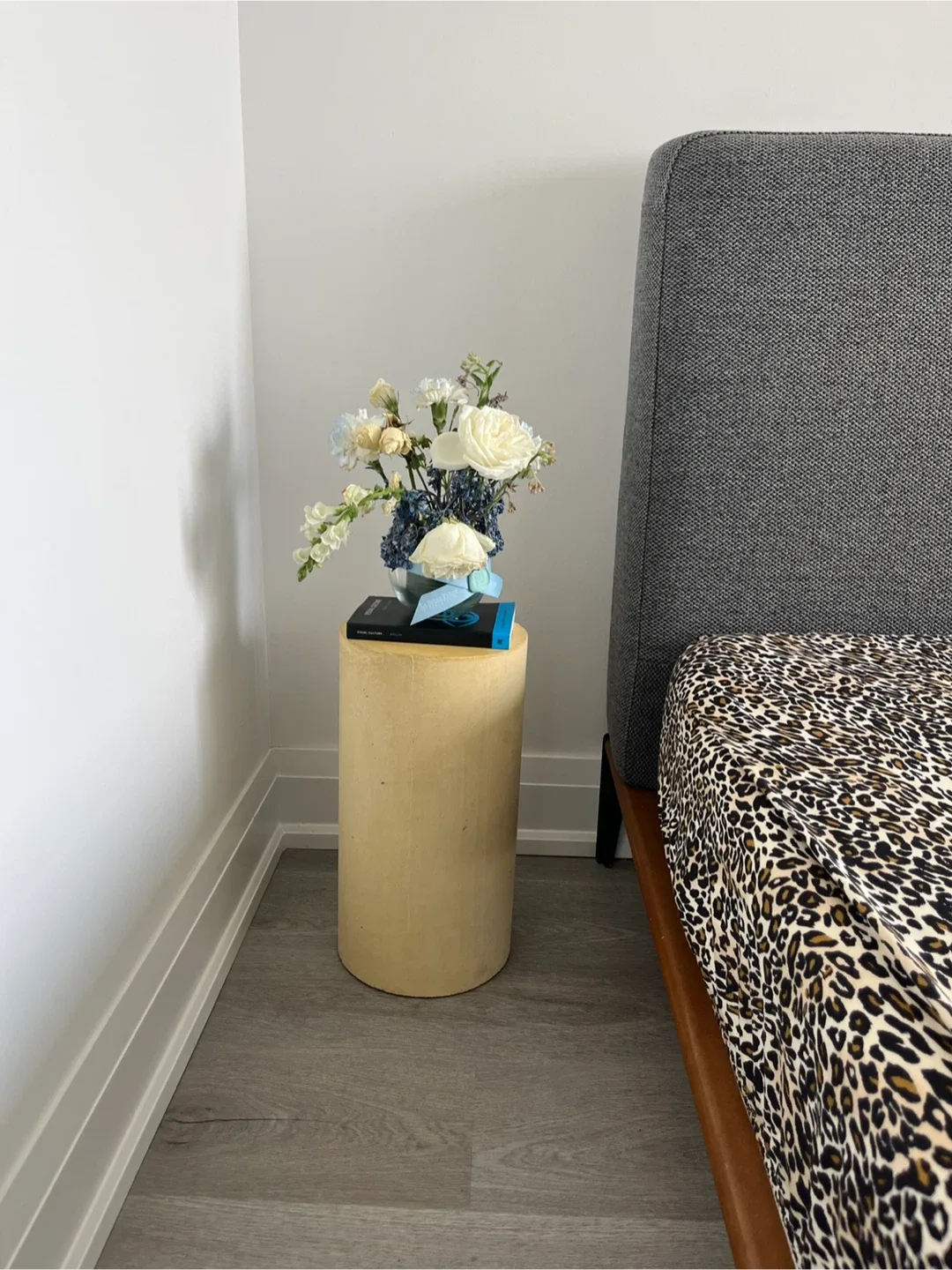 Solid Concrete Side Table / Column in Pastel image indicator(3)