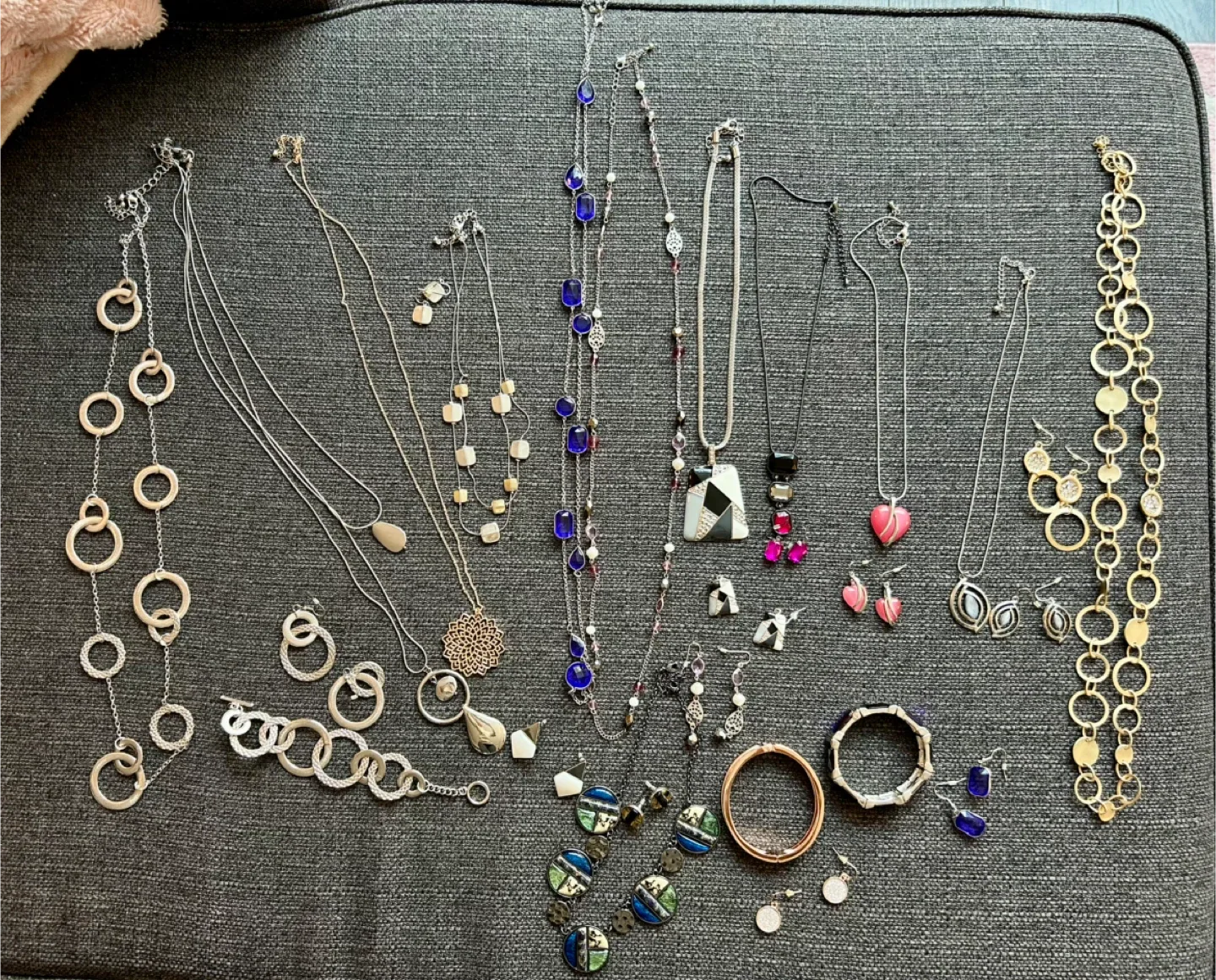 Assorted Costume Jewelry - 26 pieces thumbnail