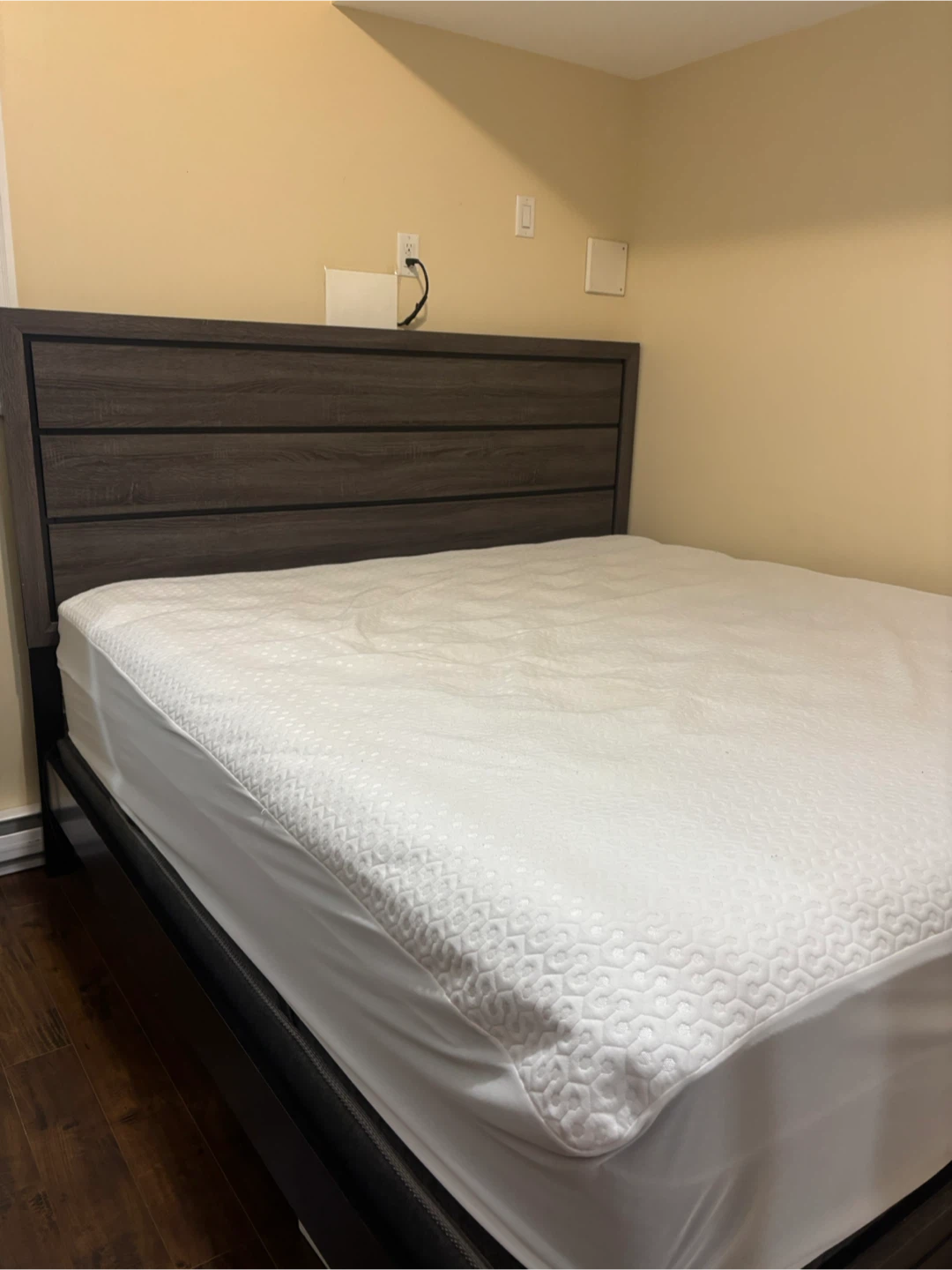 Beautyrest King Size Mattress & Dresser Set