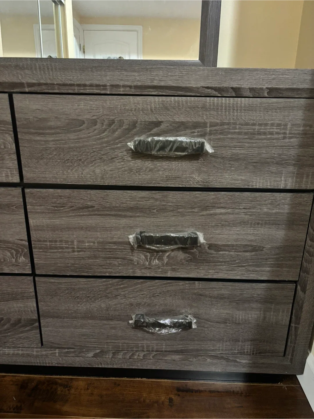 Beautyrest King Size Mattress & Dresser Set image indicator(6)