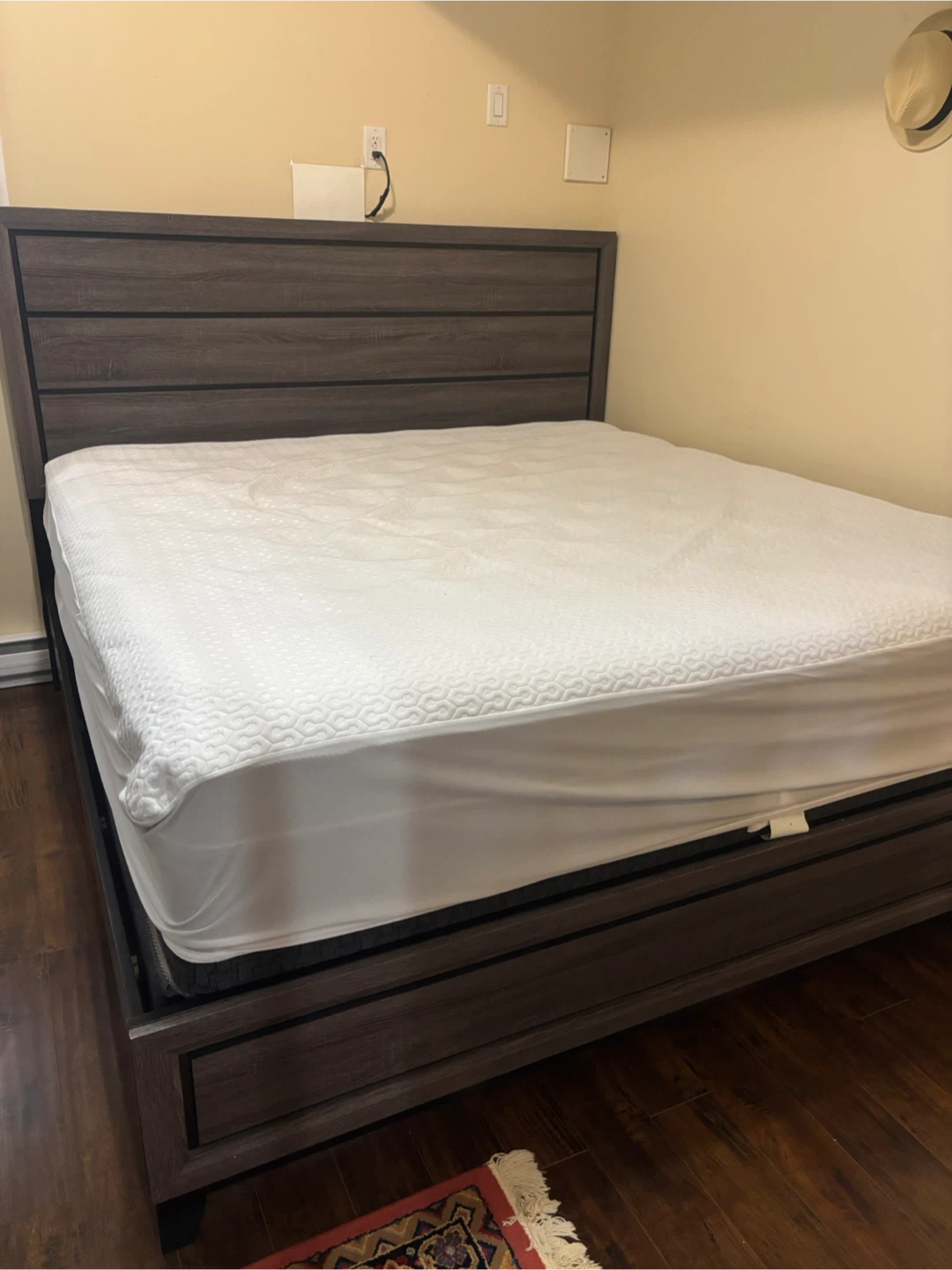 Beautyrest King Size Mattress & Dresser Set - photo 2