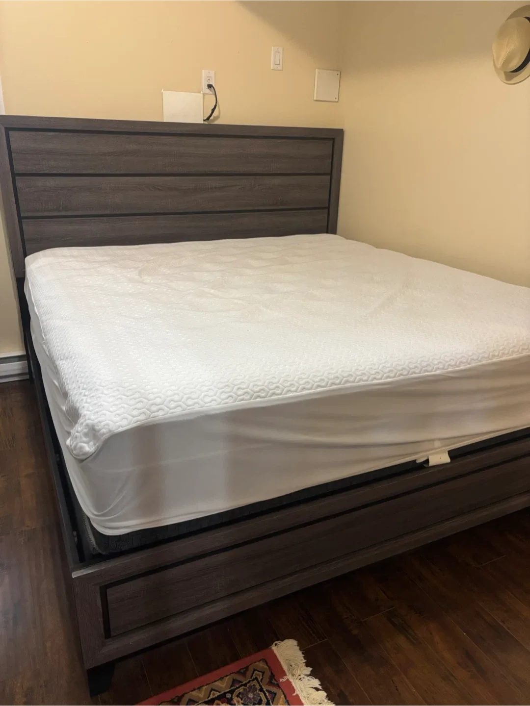 Beautyrest King Size Mattress & Dresser Set image indicator(2)