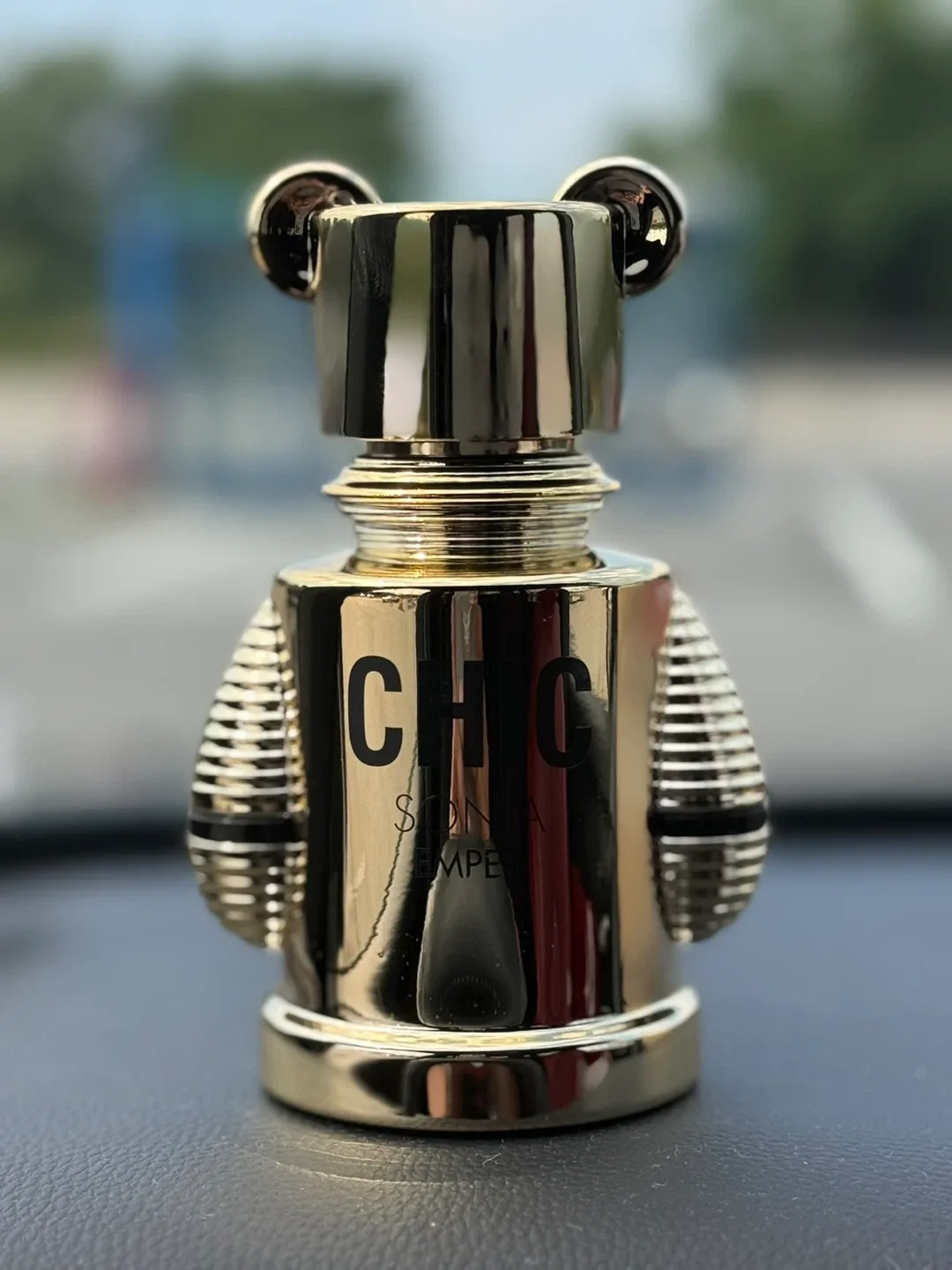 Variety of Perfume Bottles image indicator(2)