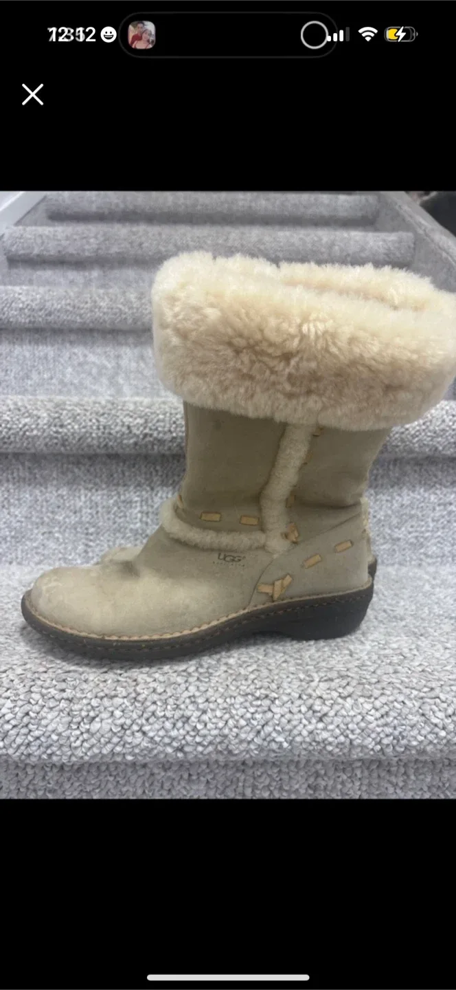 UGG Australia Beige Boots thumbnail
