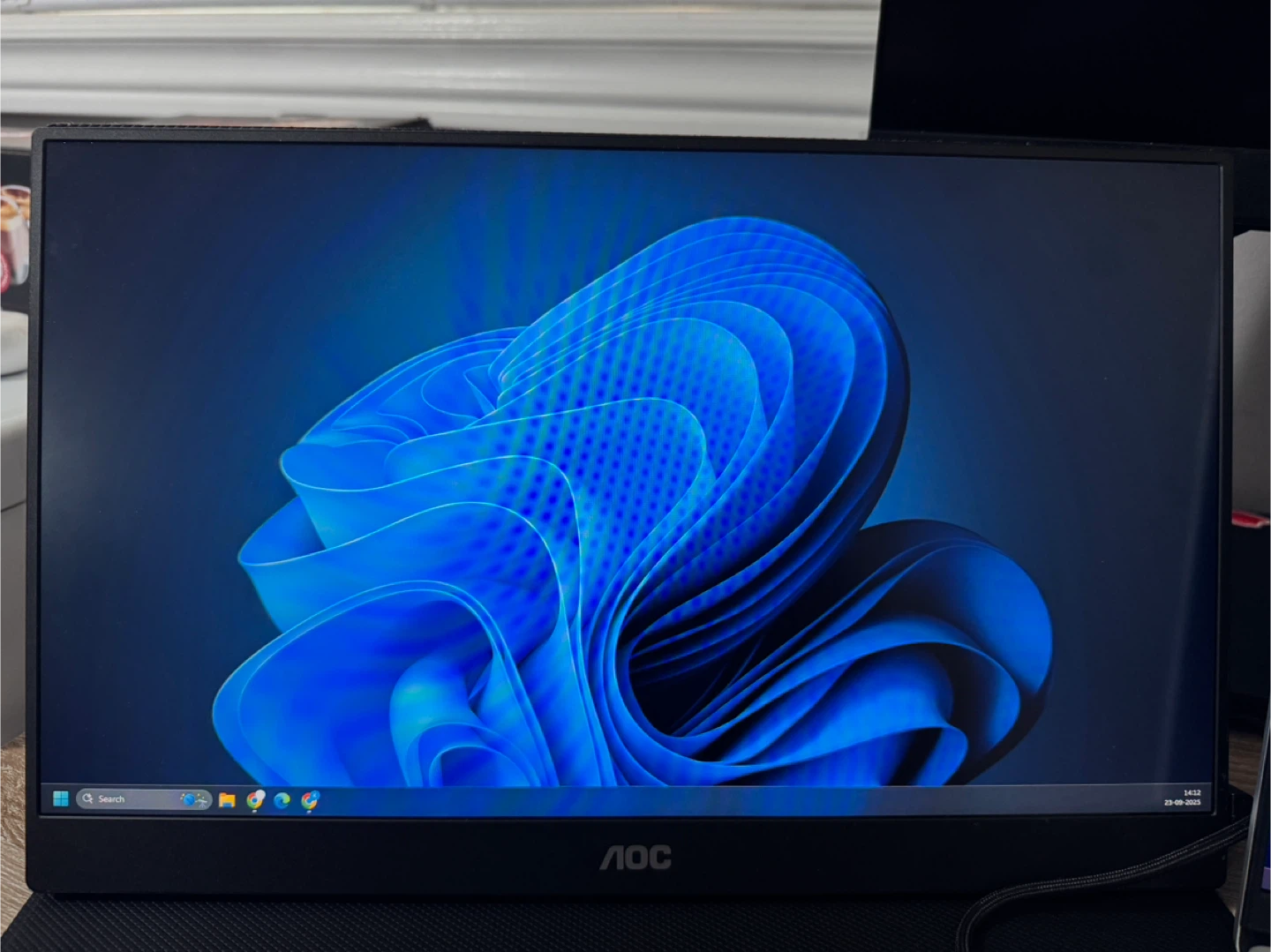 AOC 16T10 15.6" Portable Monitor - photo 2