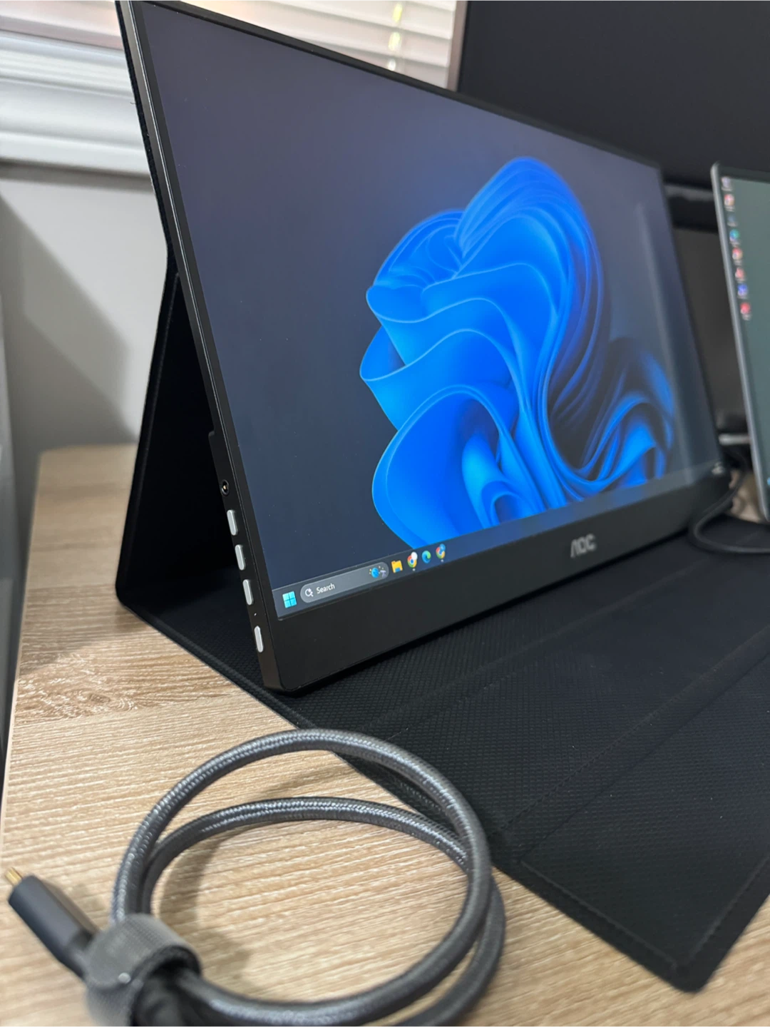 AOC 16T10 15.6" Portable Monitor - photo 3
