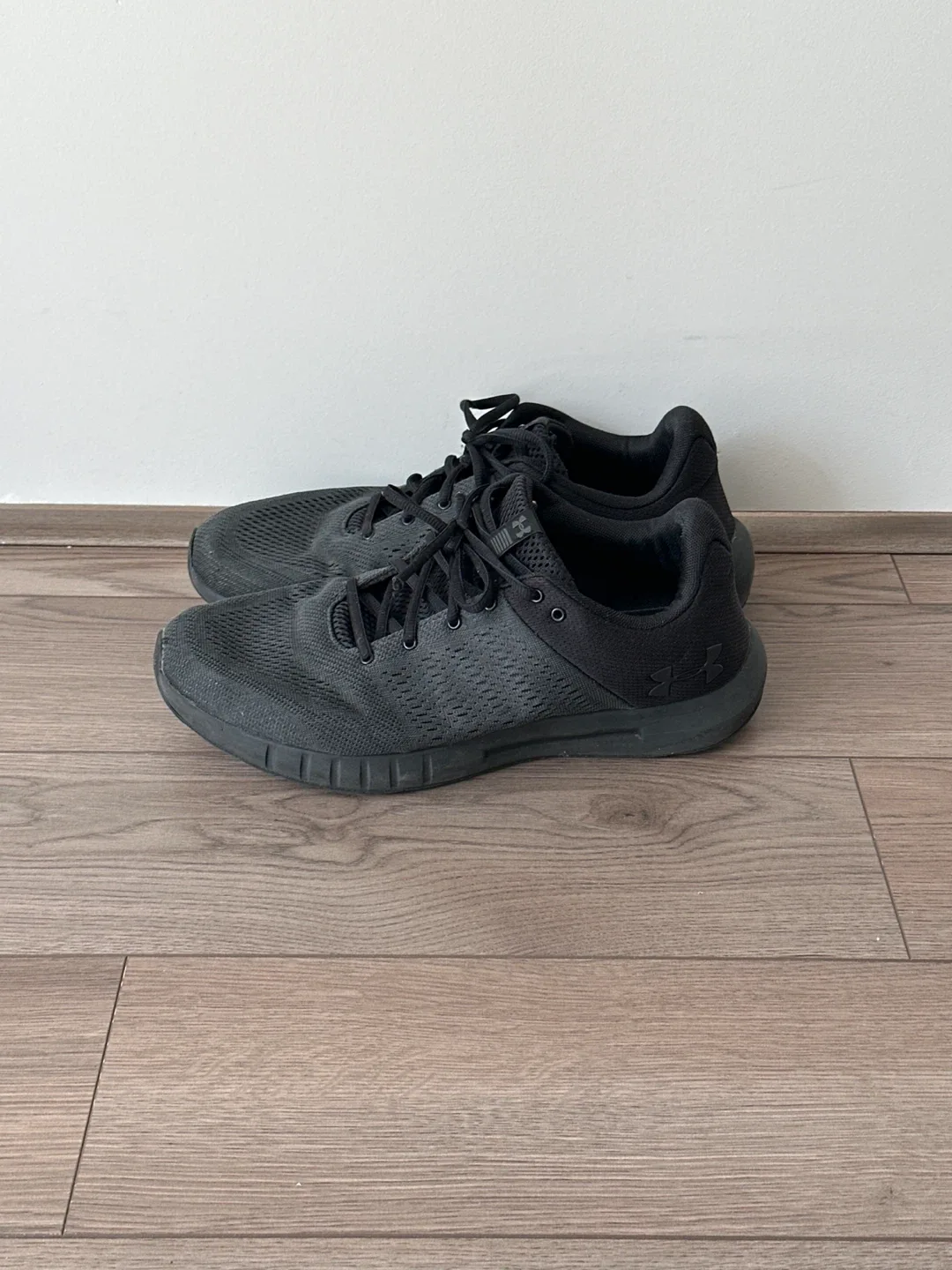 Under Armour Running Shoes, Size 10.5 thumbnail