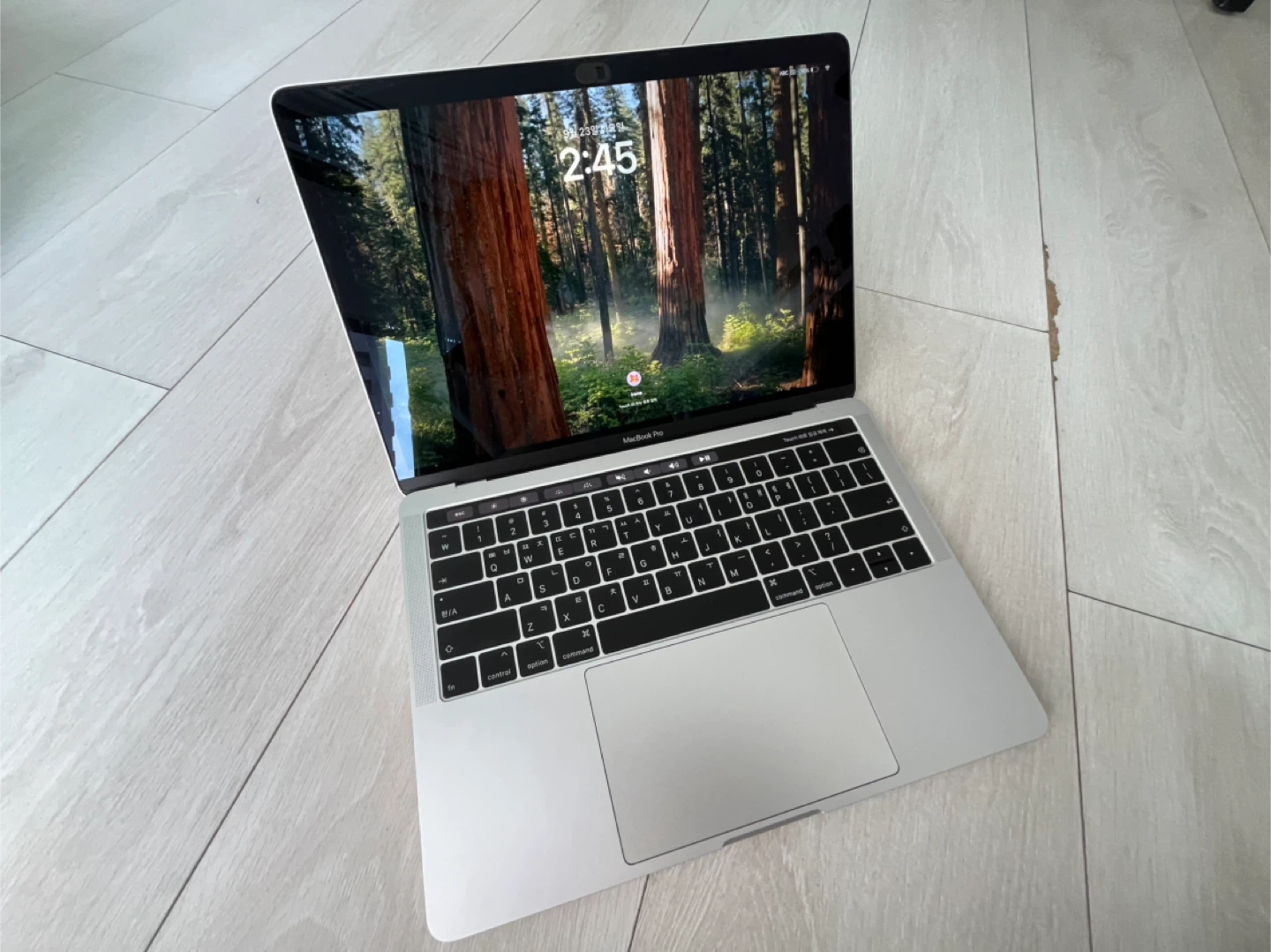 2018 MacBook Pro 13-inch touch bar - photo 2