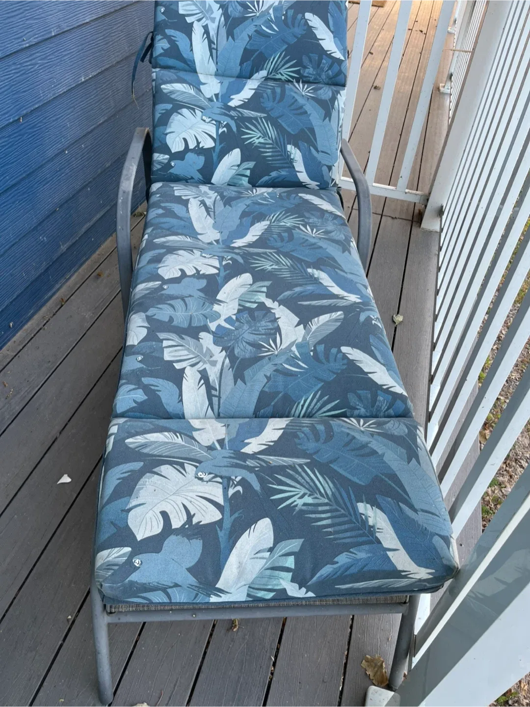 Outdoor Chaise Lounge Chair with Blue Leaf Pattern image indicator(3)