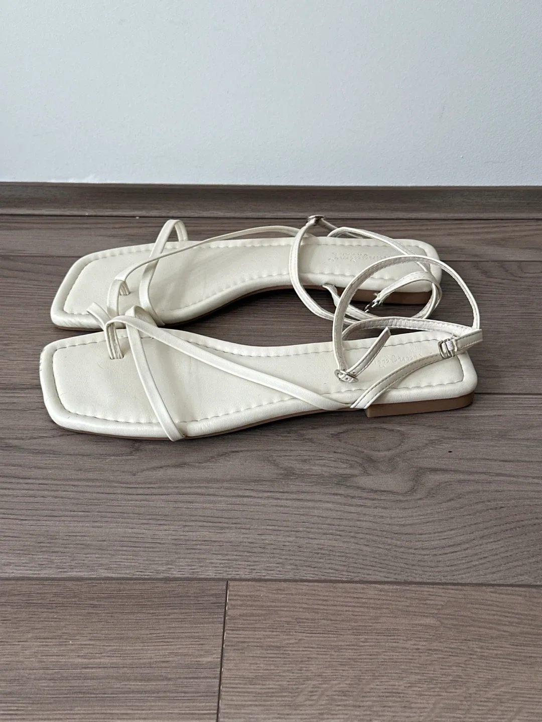 White Strappy Sandals, Size 7 image indicator(2)