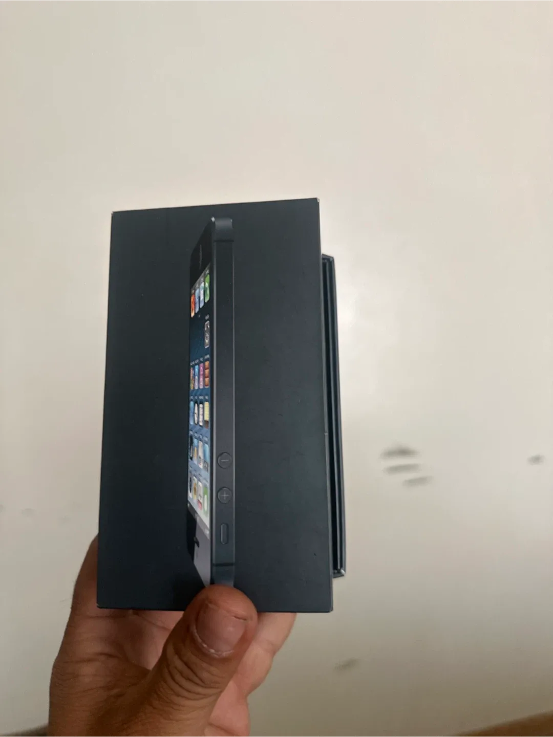 iPhone 5 - Good Condition image indicator(2)