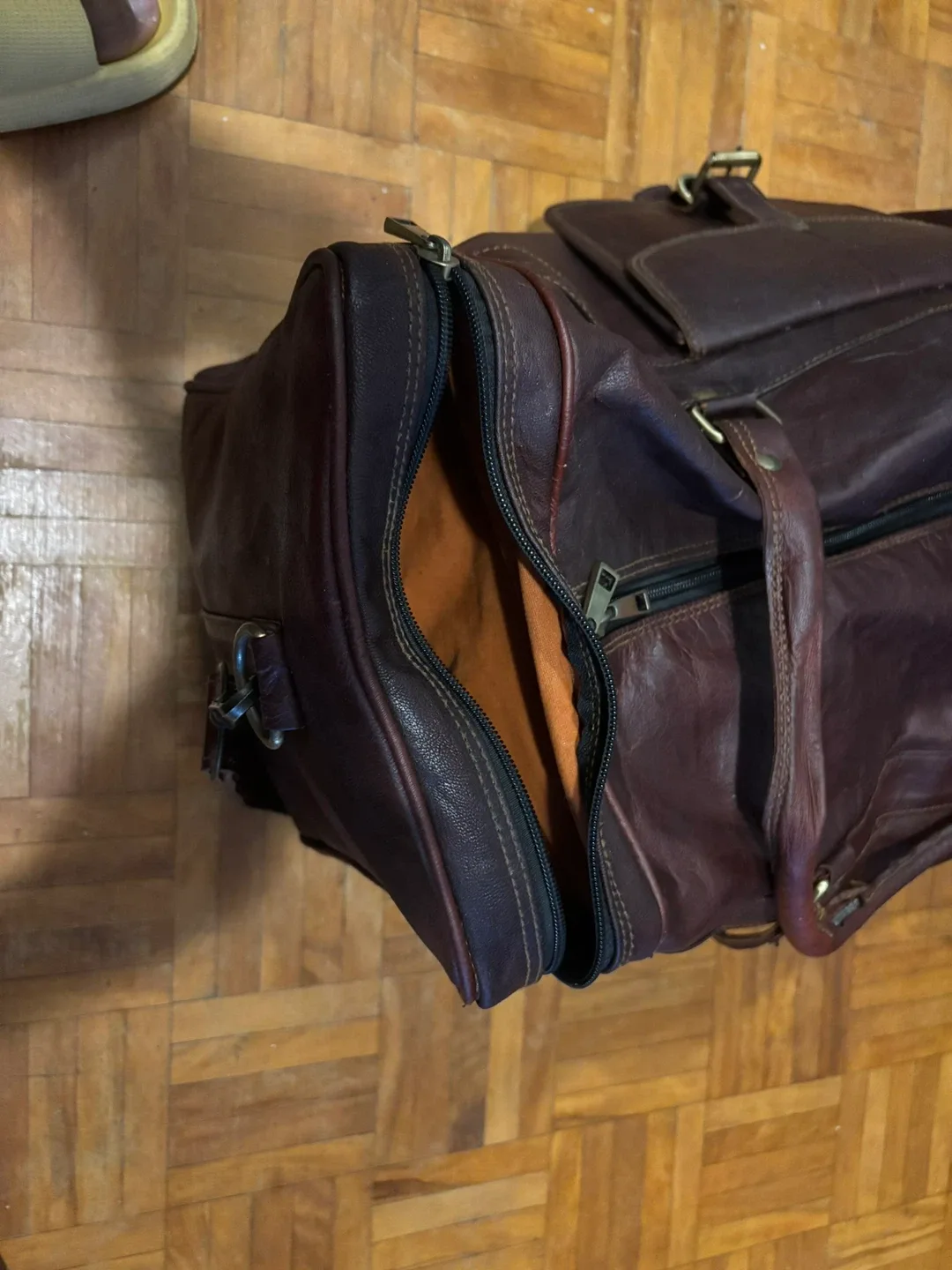 Large Genuine Leather Duffel Bag image indicator(3)