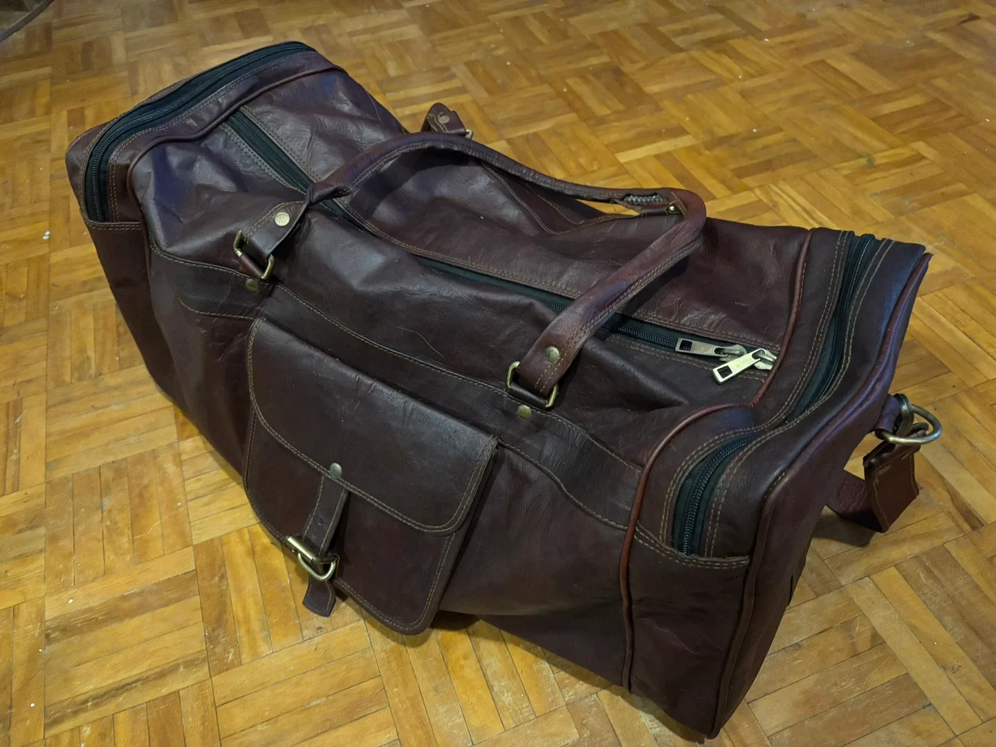 Large Genuine Leather Duffel Bag image indicator(2)