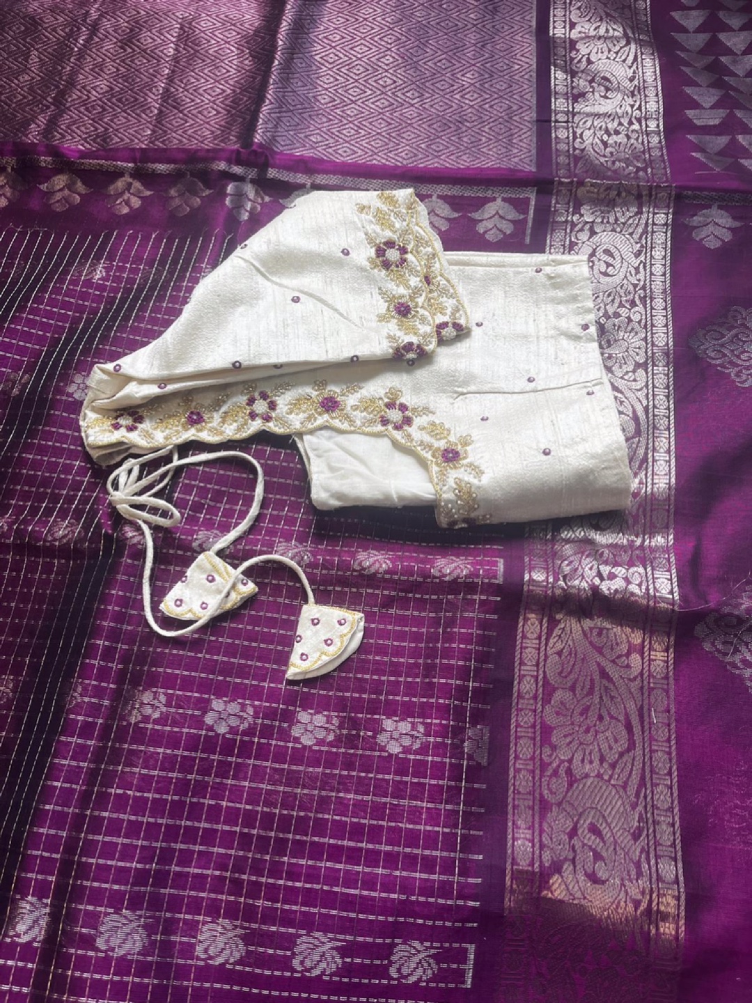Handloom Mangalagiri silk saree with stitched maggam work blouse - photo 2