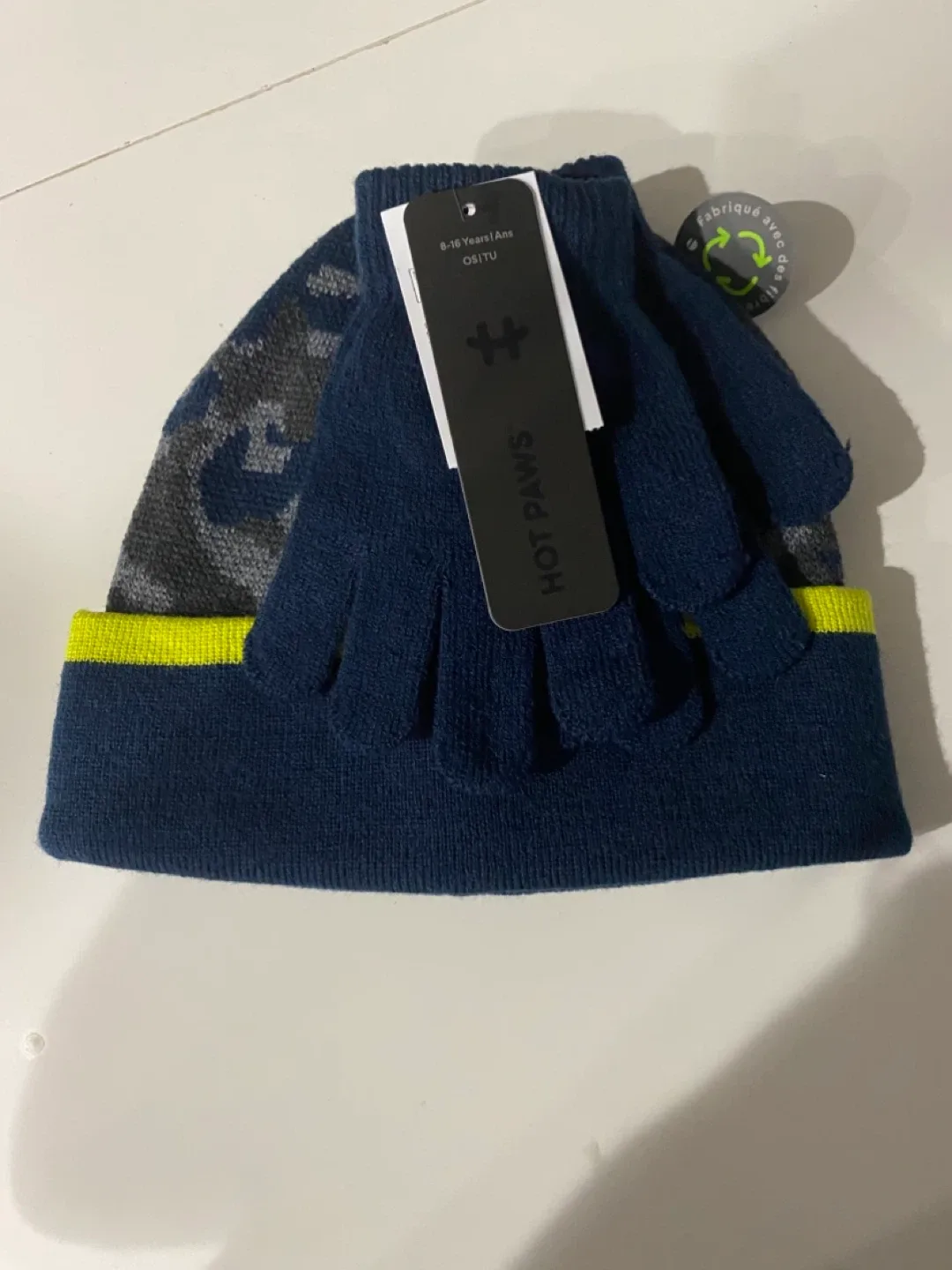 New Hot Paws Hat & Gloves Set (8-16 Years) thumbnail