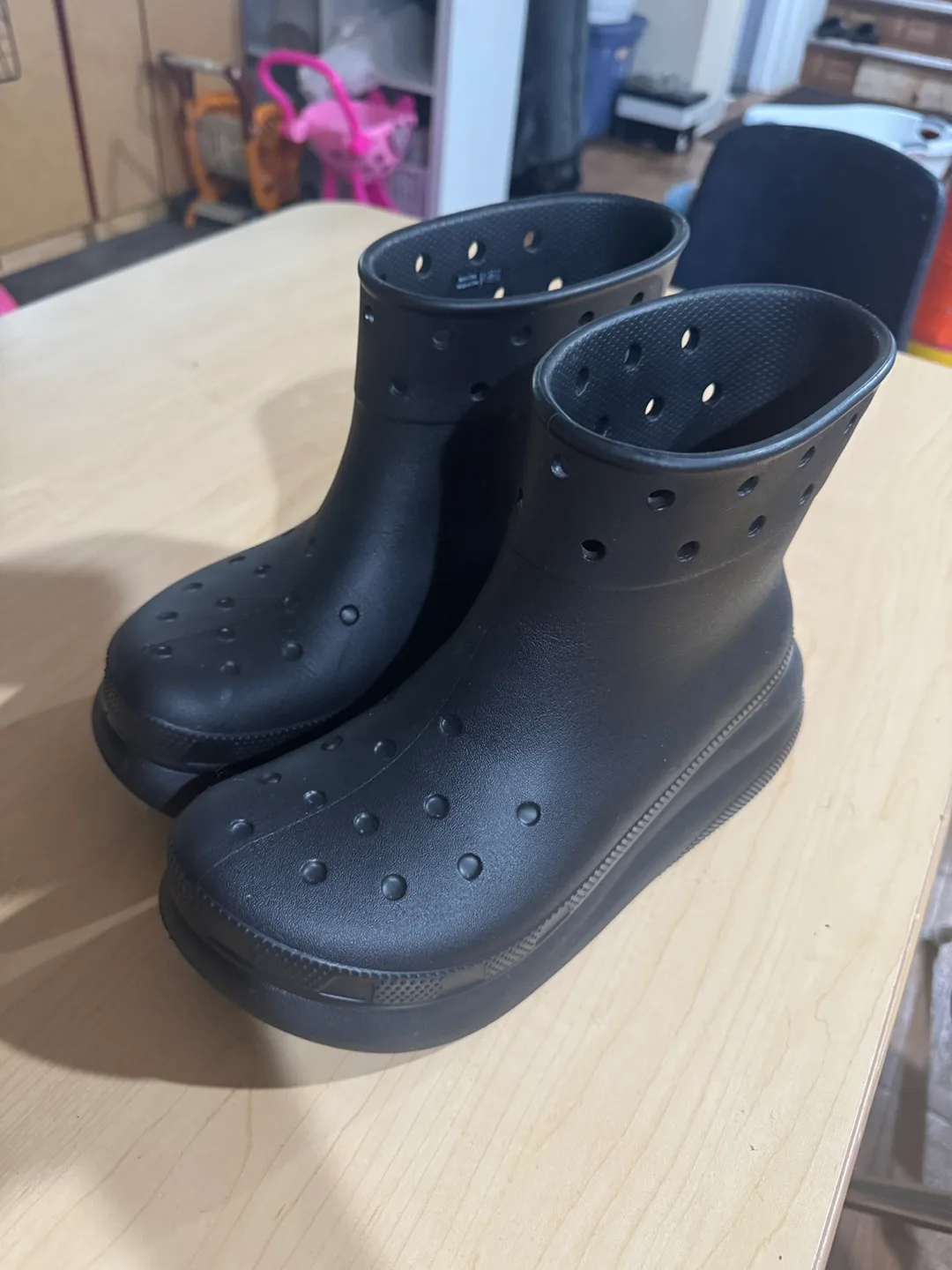 Unisex Crocs Classic Crush Boots image indicator(2)