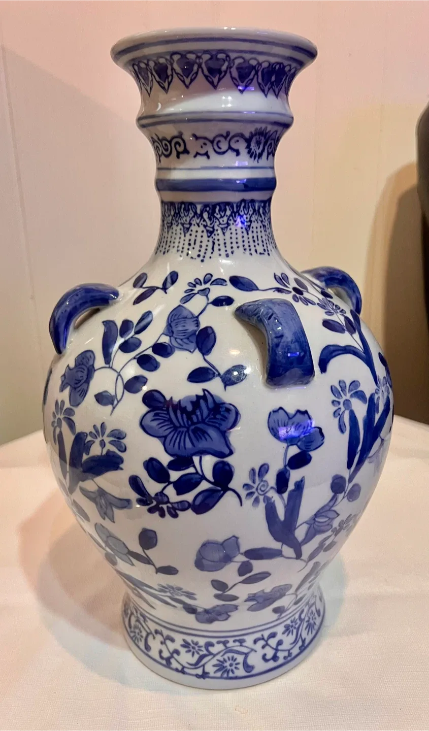 Blue and white porcelain vase image indicator(2)