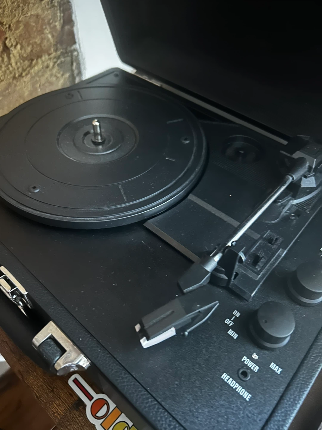 Victrola Vintage Suitcase Black Record player - photo 3