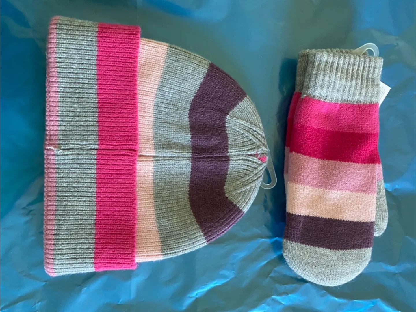 Women’s Time and Tru Hat & Mittens Set - New with Tags! image indicator(2)