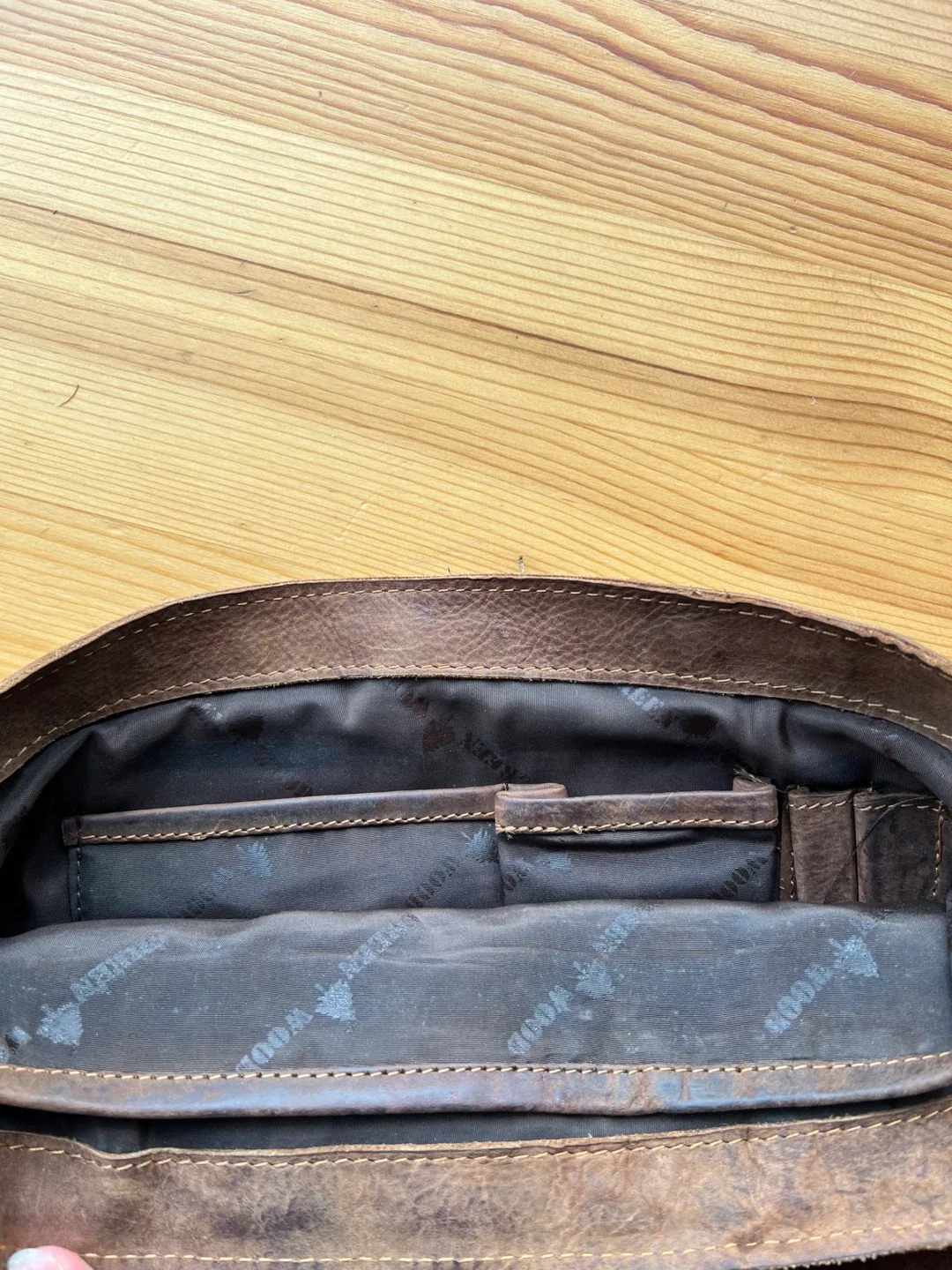 Greenwood Leather Messenger Bag - MOVING SALE ✈️✈️ image indicator(4)