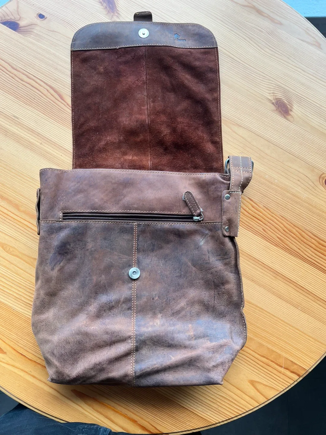 Greenwood Leather Messenger Bag - MOVING SALE ✈️✈️ image indicator(2)