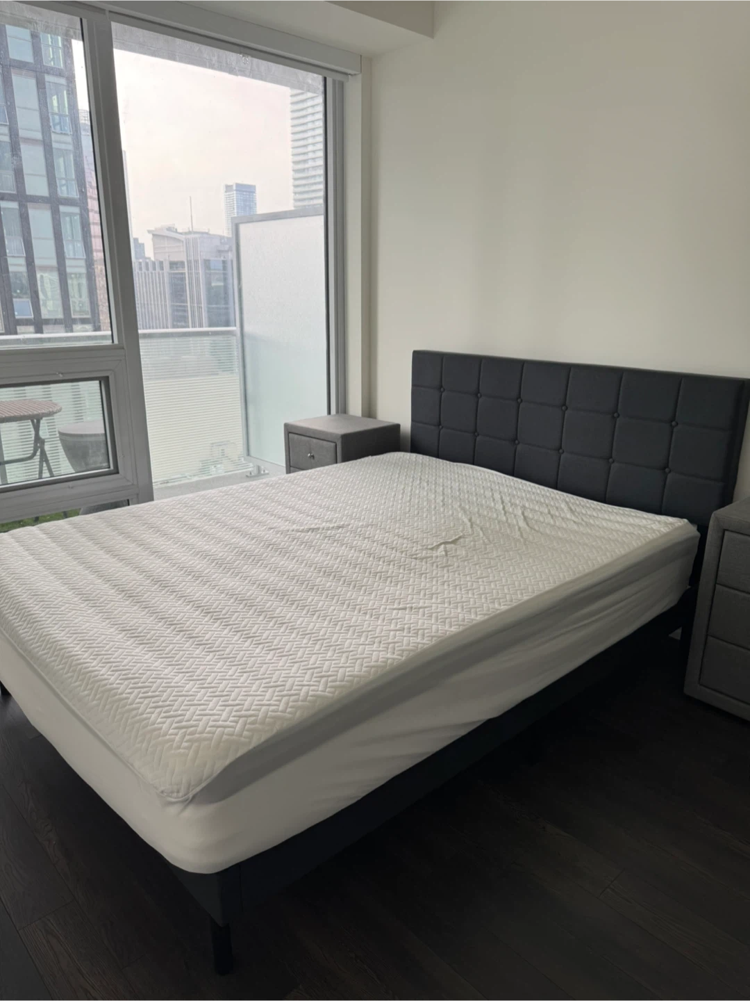 Upholstered Platform Bed Frame - Queen Size - photo 2