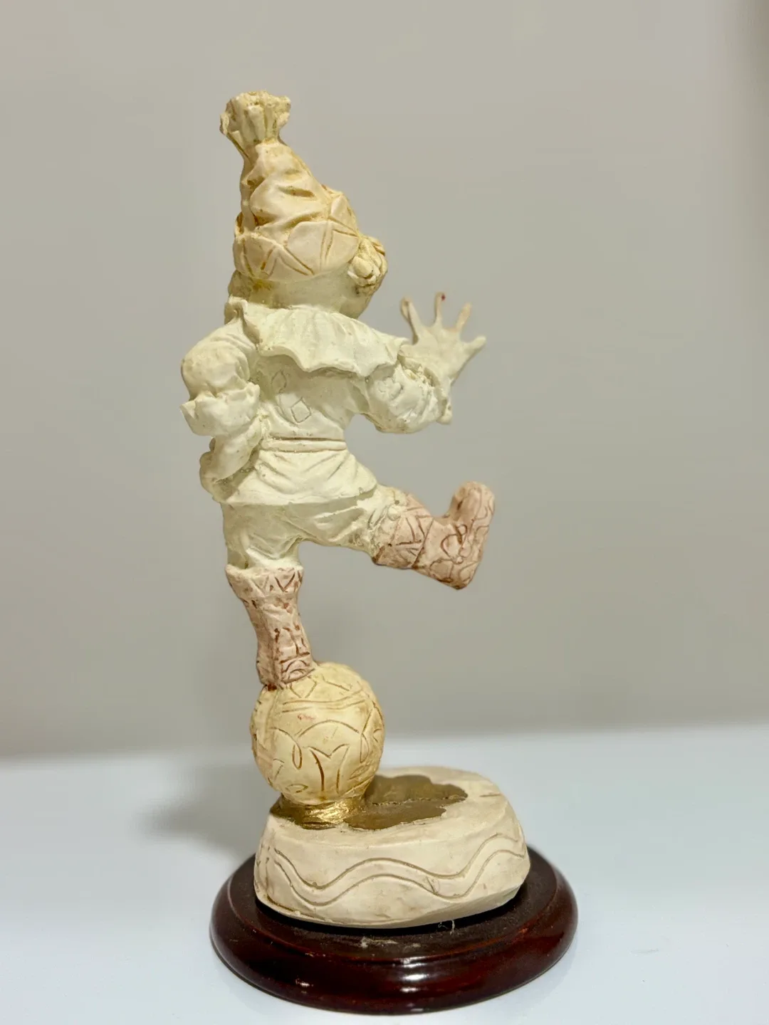 Clown Figurine image indicator(2)