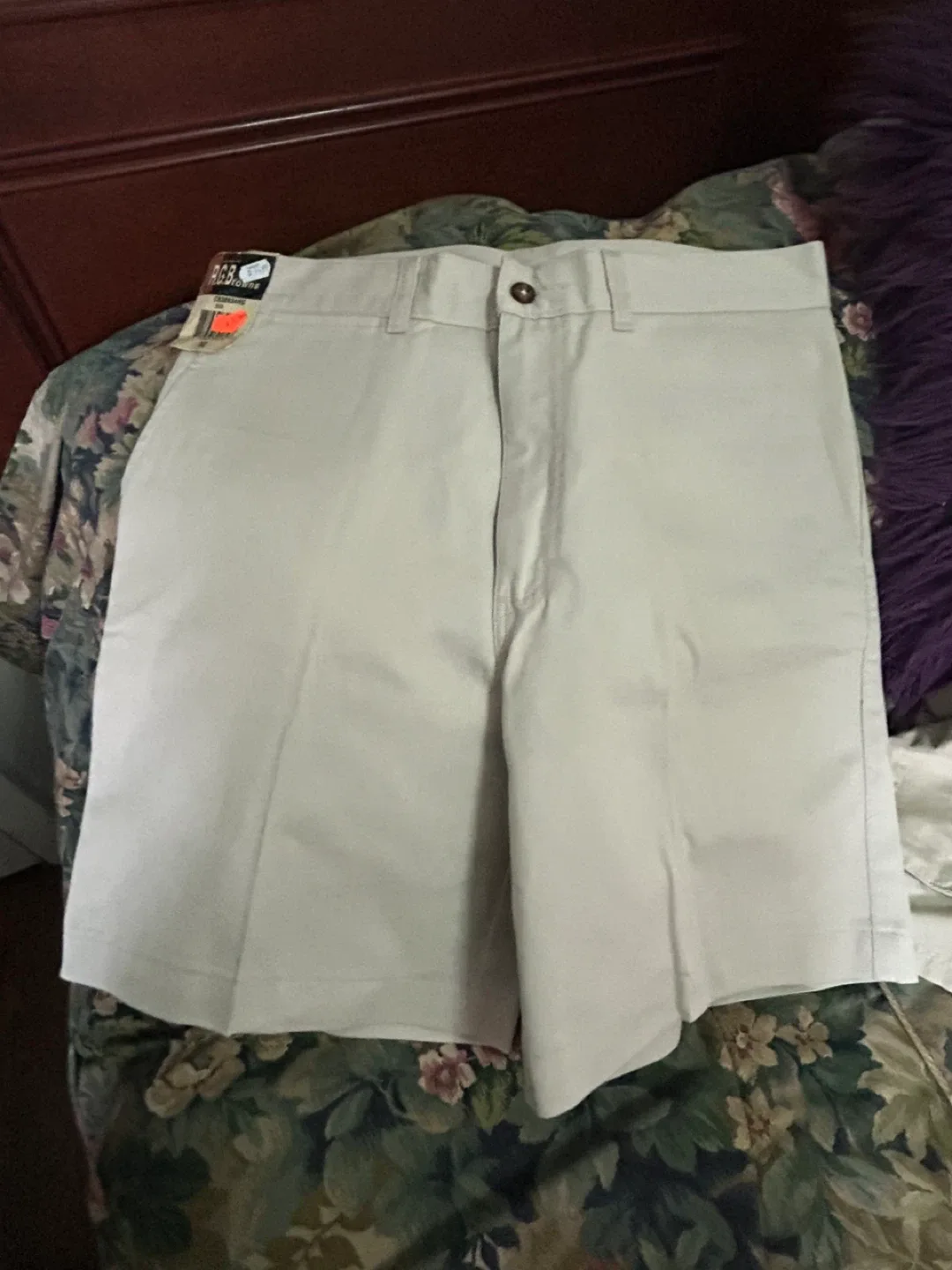 Men’s shorts various brands. Size 32 or 30 image indicator(4)