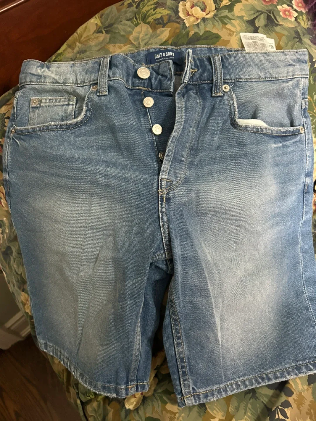 Men’s shorts various brands. Size 32 or 30 image indicator(2)