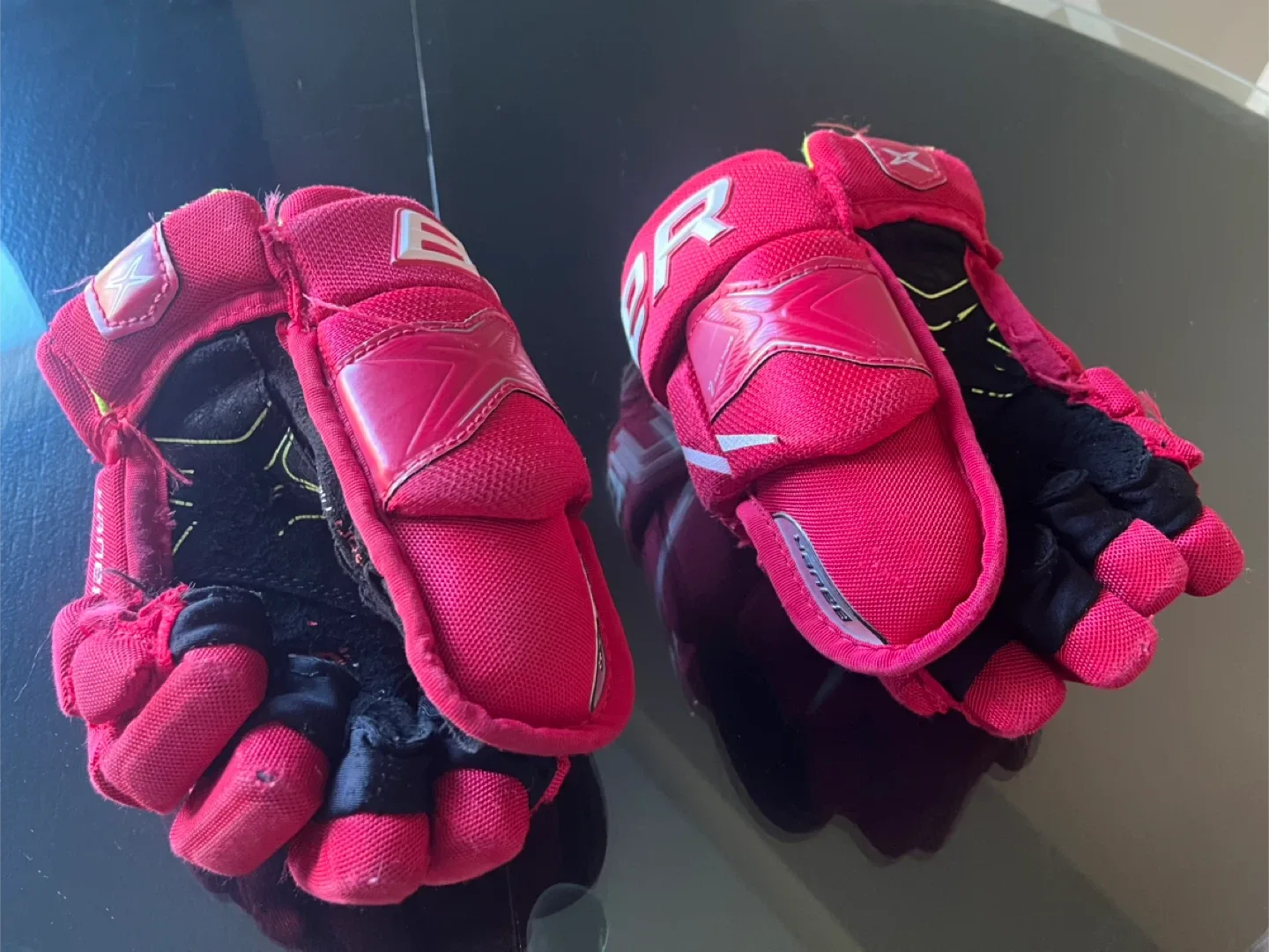 Bauer Vapour Hockey Gloves - Red - 11” image indicator(2)