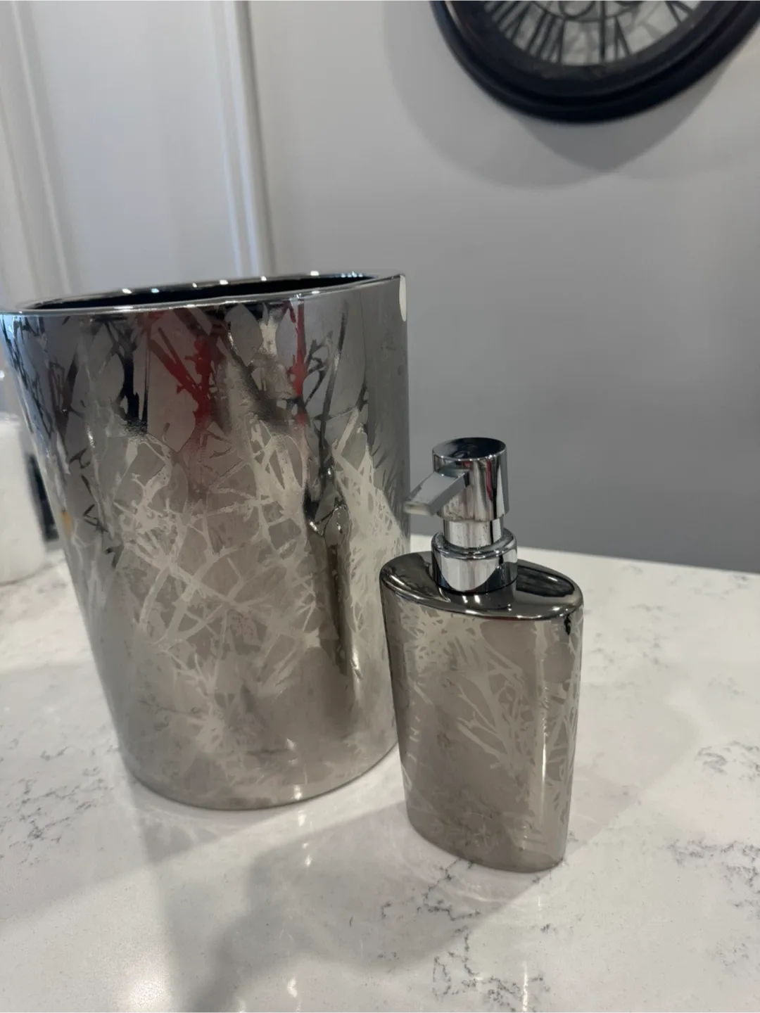 Silver Bathroom Set: Trash Can & Soap Dispenser image indicator(2)