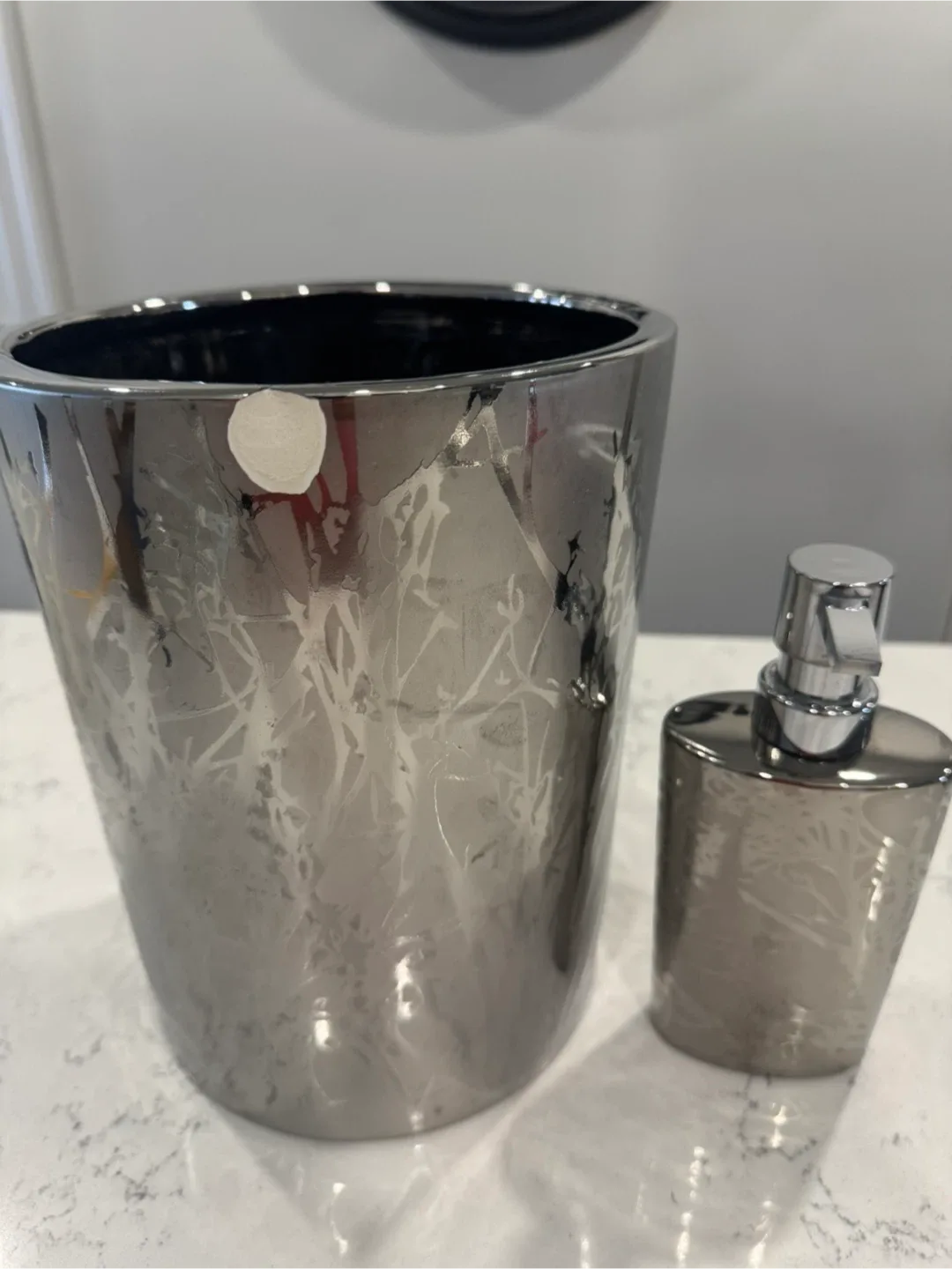Silver Bathroom Set: Trash Can & Soap Dispenser image indicator(4)
