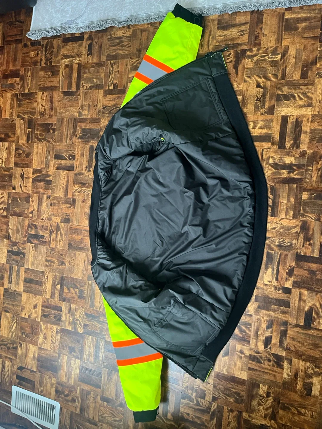 High Visibility Safety Jacket - Neon Yellow image indicator(2)