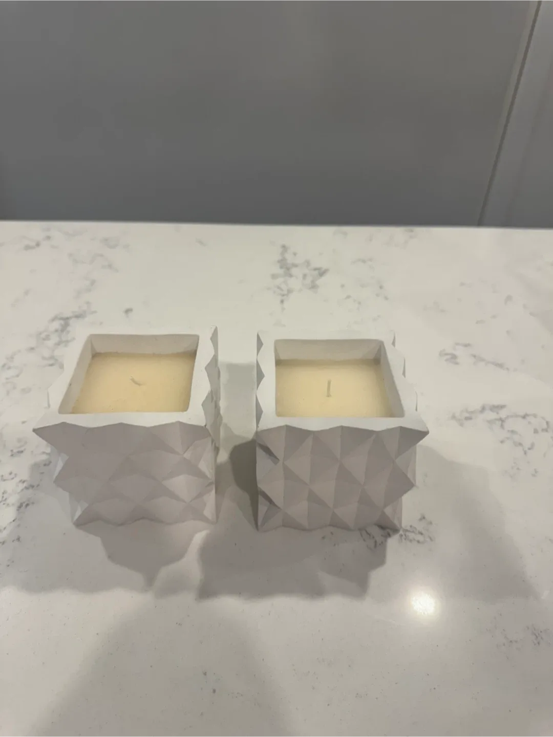 Set of 2 White Geometric Candles image indicator(3)