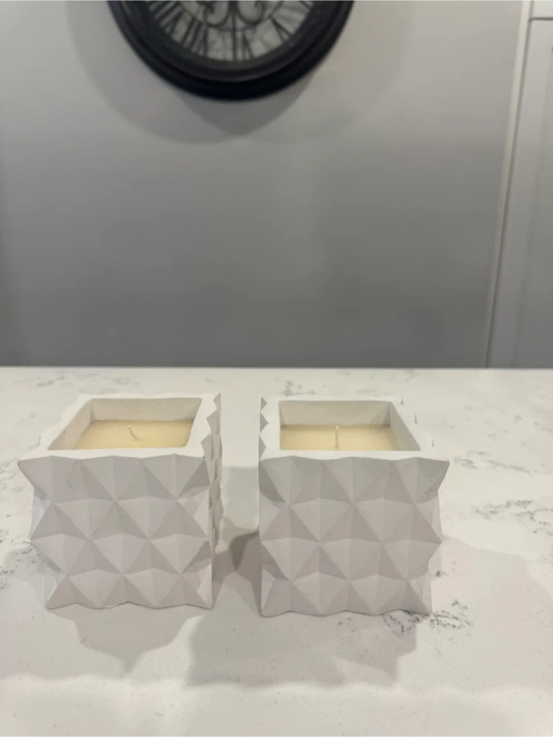 Set of 2 White Geometric Candles image indicator(2)
