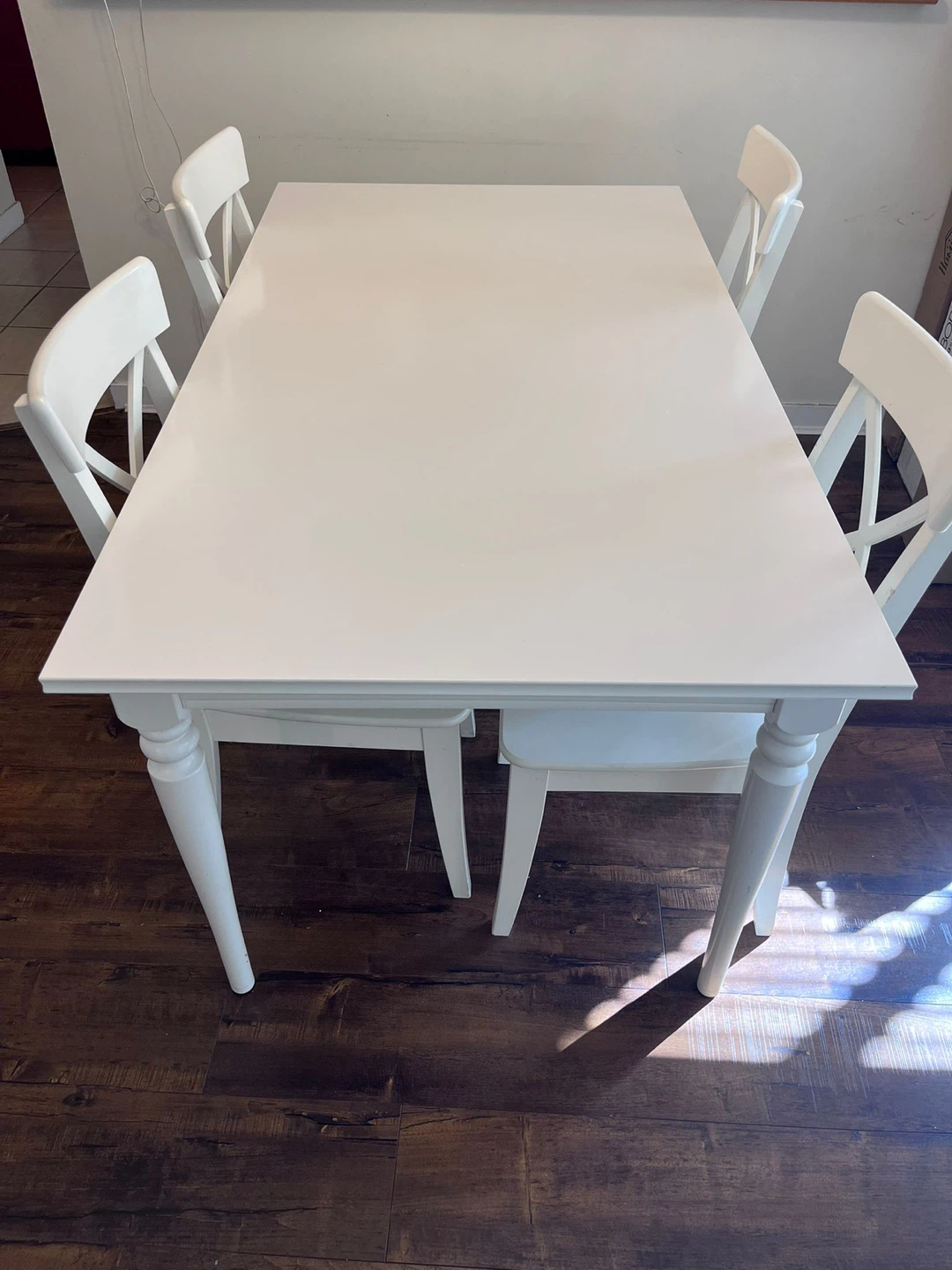 White Extendable Dining Table with 4 Chairs