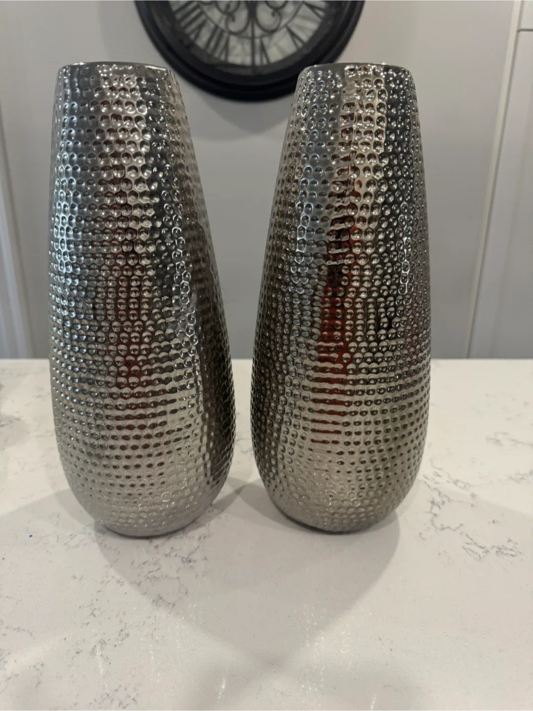 Set of 2 Silver Vases image indicator(2)