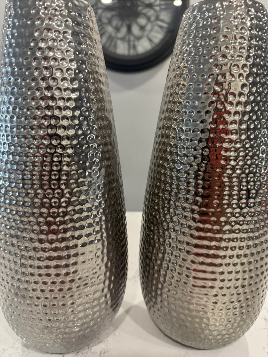 Set of 2 Silver Vases image indicator(5)