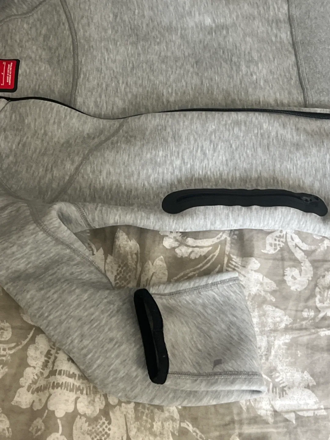 Nike sweater thumbnail
