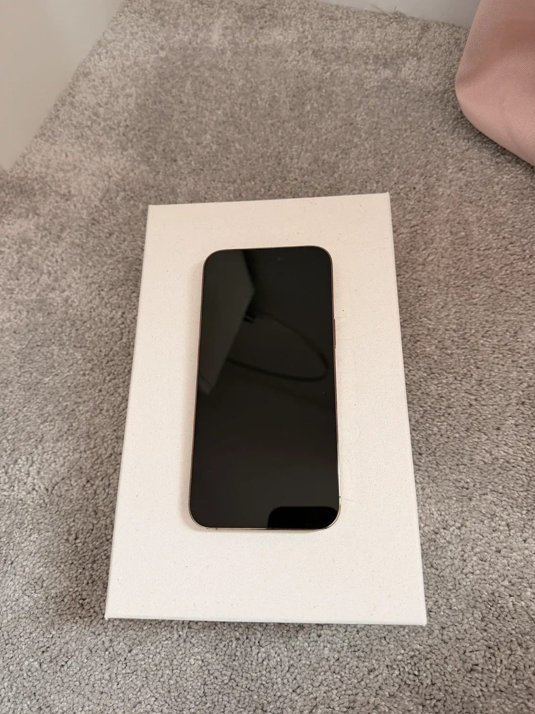 Apple iPhone 14 Pro Gold 512 GB image indicator(3)