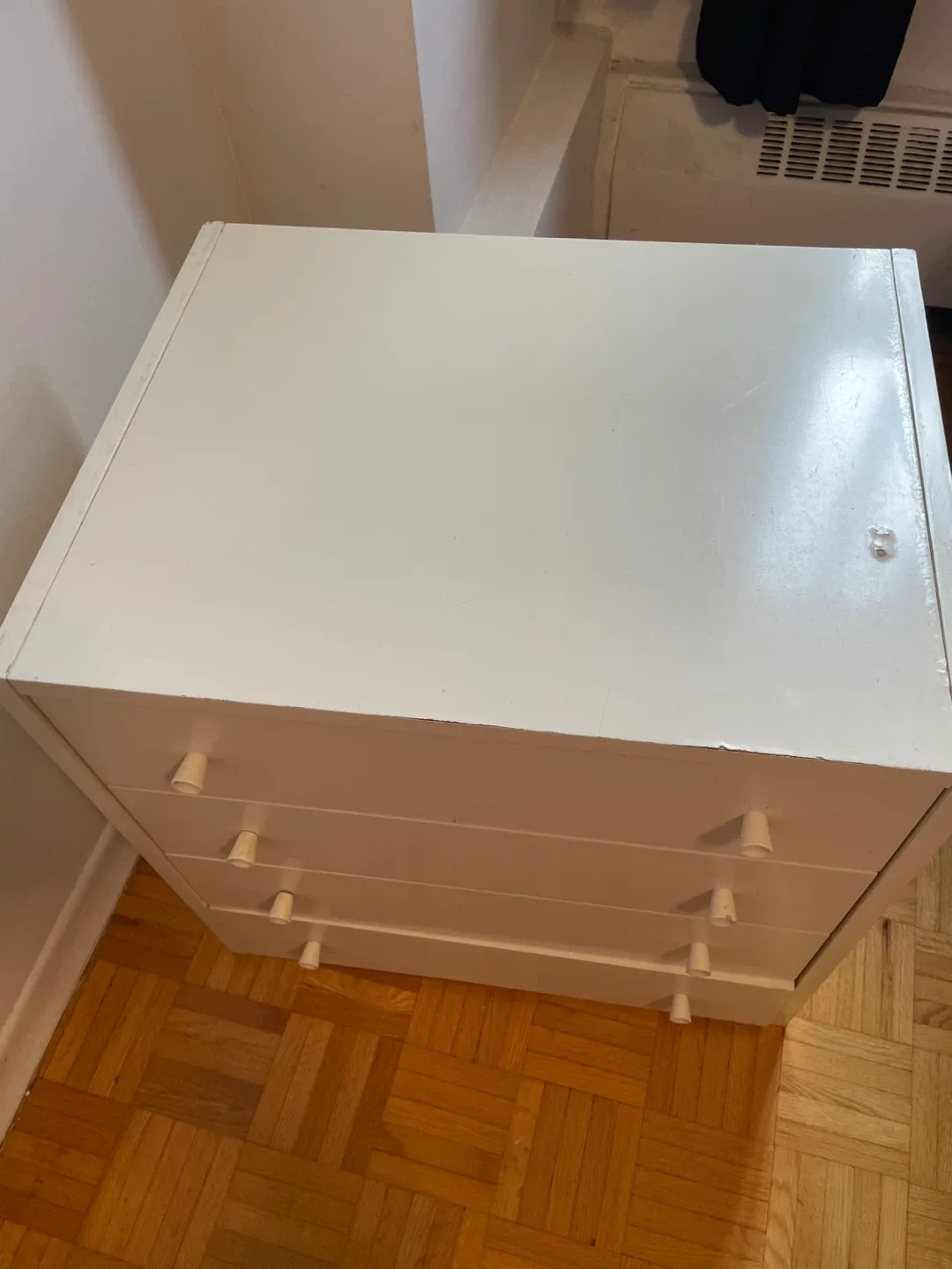 White 4-Drawer Dresser image indicator(3)