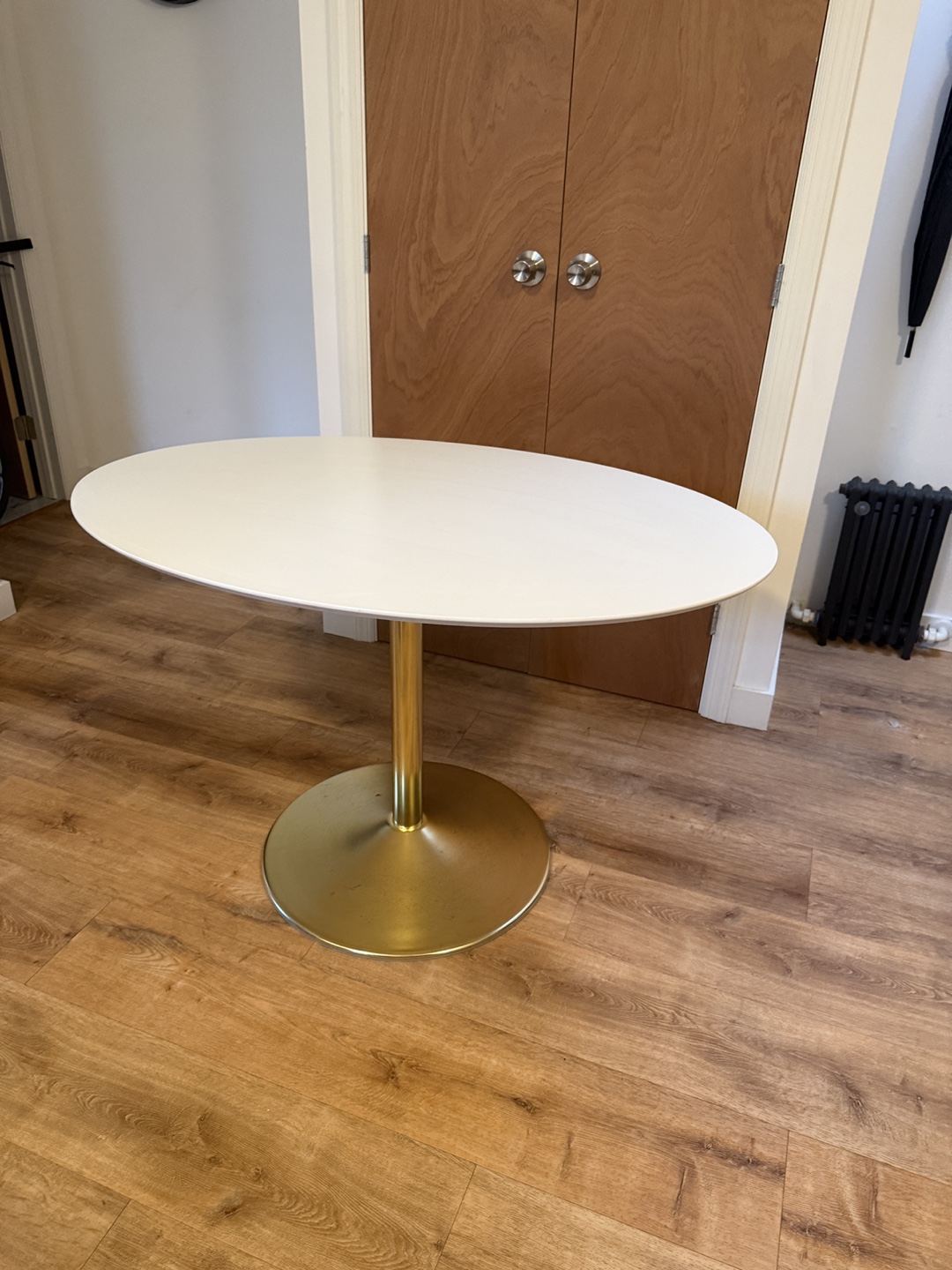 White Round Dining Table with Gold Base - photo 4