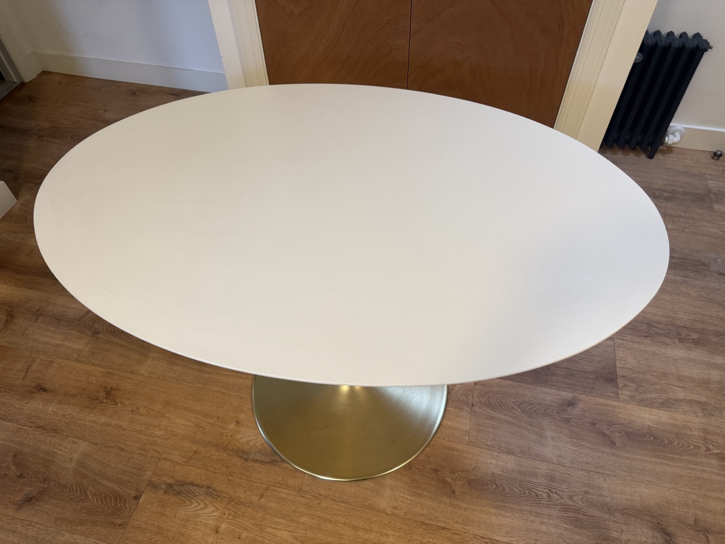 White Round Dining Table with Gold Base - photo 3