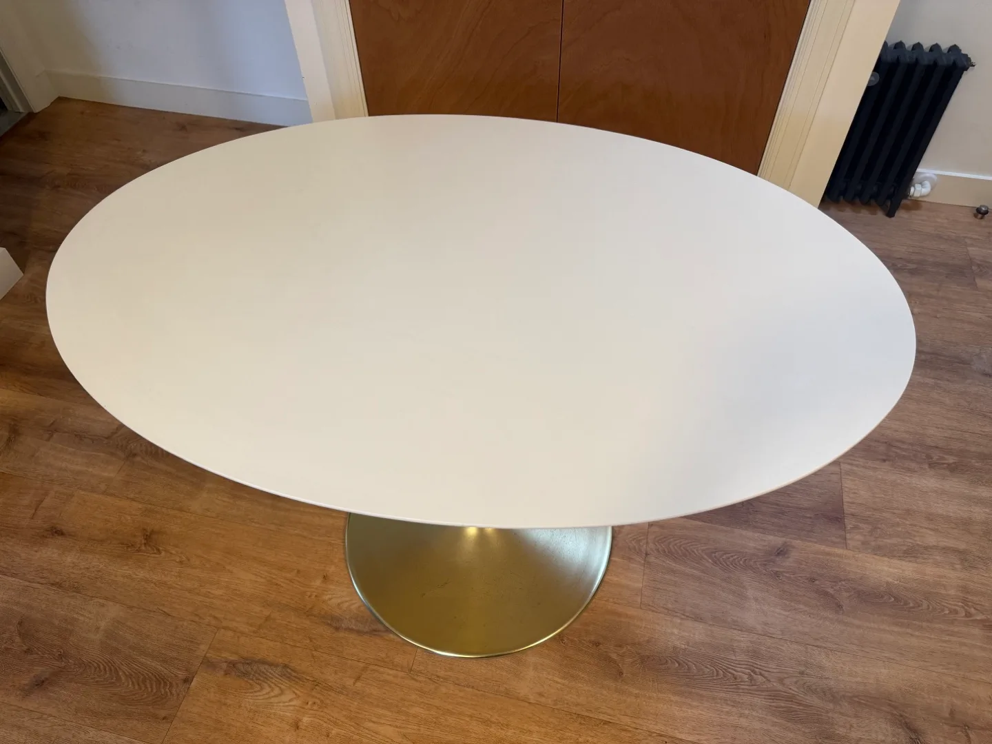 White Round Dining Table with Gold Base image indicator(3)